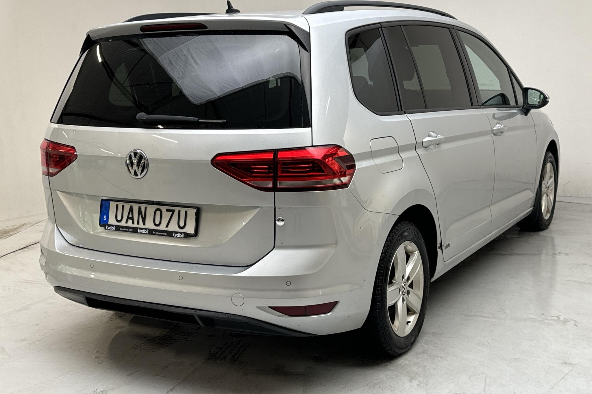 VW Touran 1.5 TSI (150hk) - 46 840 km - Automatic - silver - 2019