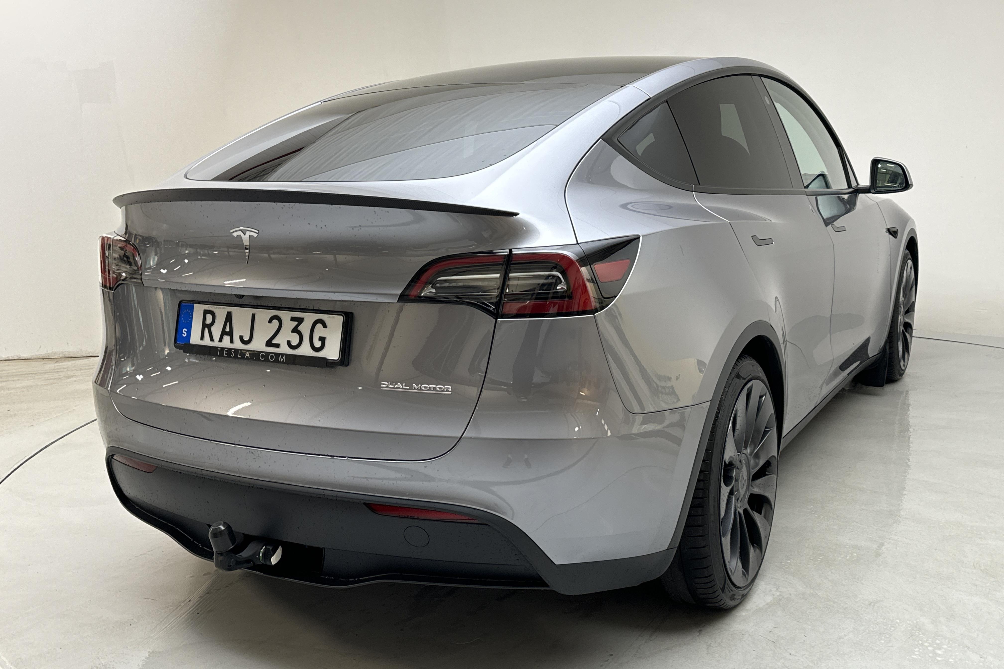 Tesla Model Y Performance Dual Motor AWD - 31 780 km - Automatic - gray - 2023