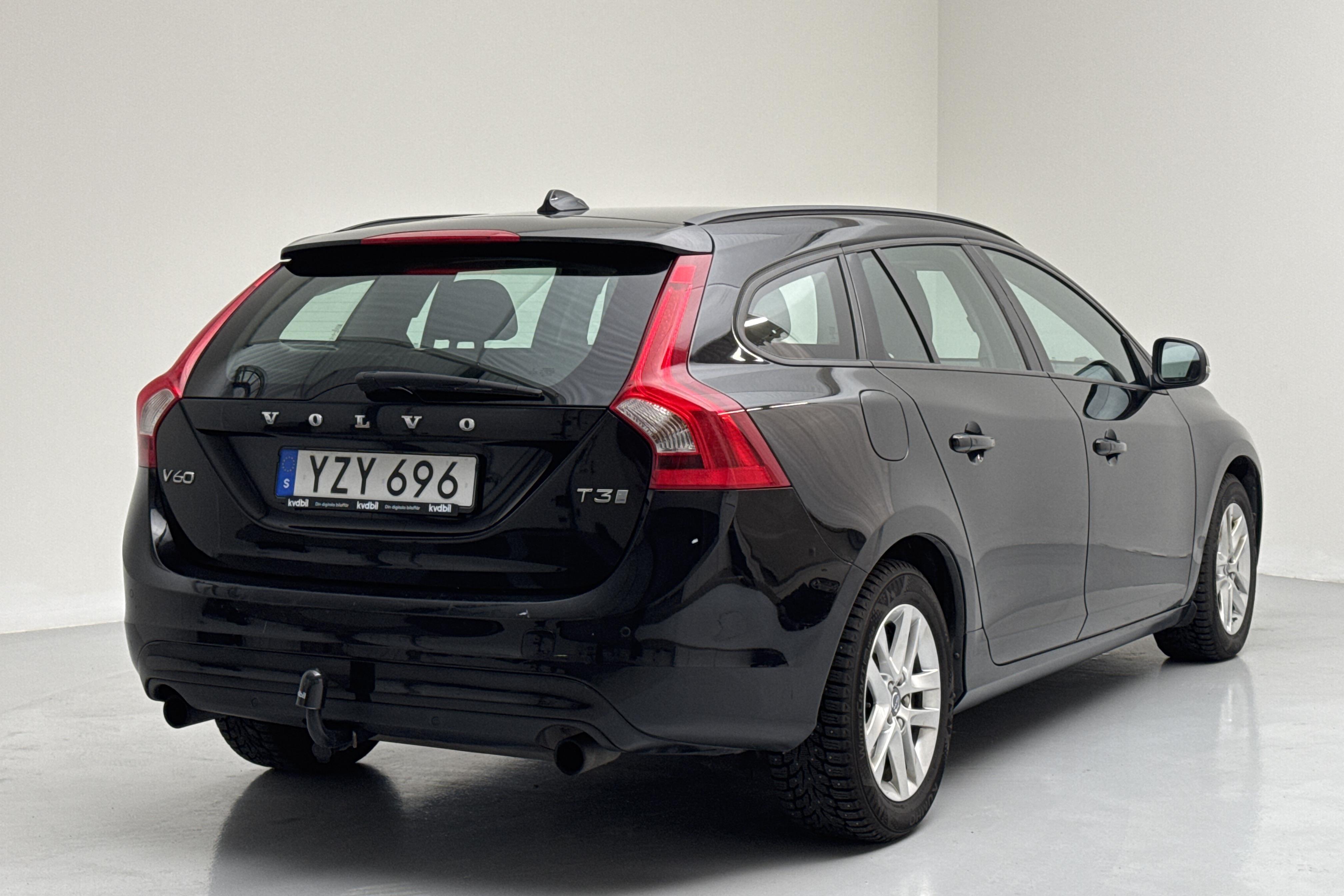 Volvo V60 T3 (152hk) - 194 330 km - Manual - black - 2018