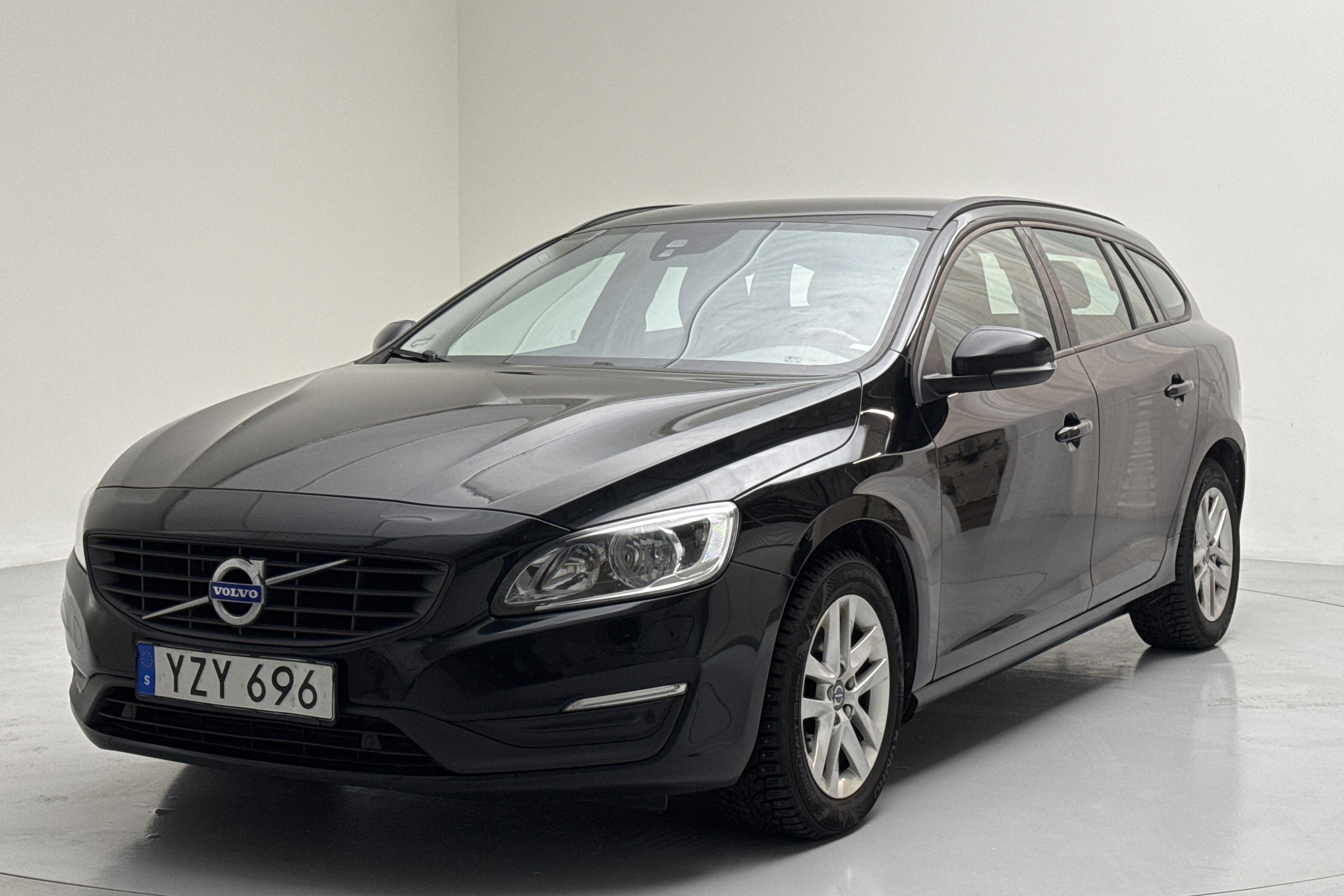 Volvo V60 T3 (152hk) - 19 433 mil - Manuell - svart - 2018