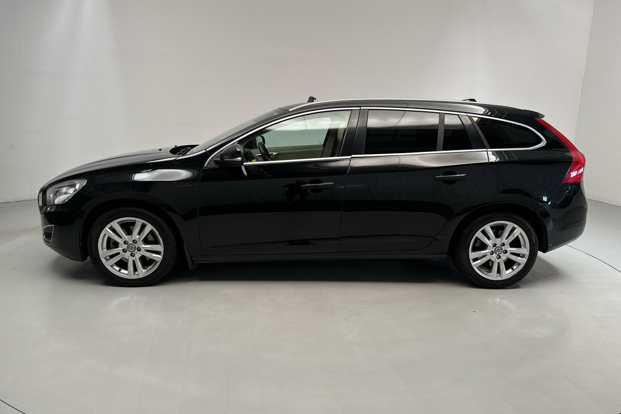 Volvo V60 D3 (163hk) - 170 160 km - Automaatne - must - 2012