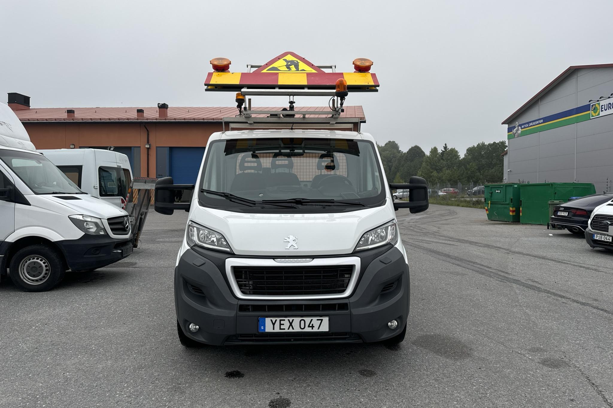 Peugeot Boxer 335 2.0 BlueHDi Skåp (110hk) - 86 260 km - Manuaalinen - valkoinen - 2016