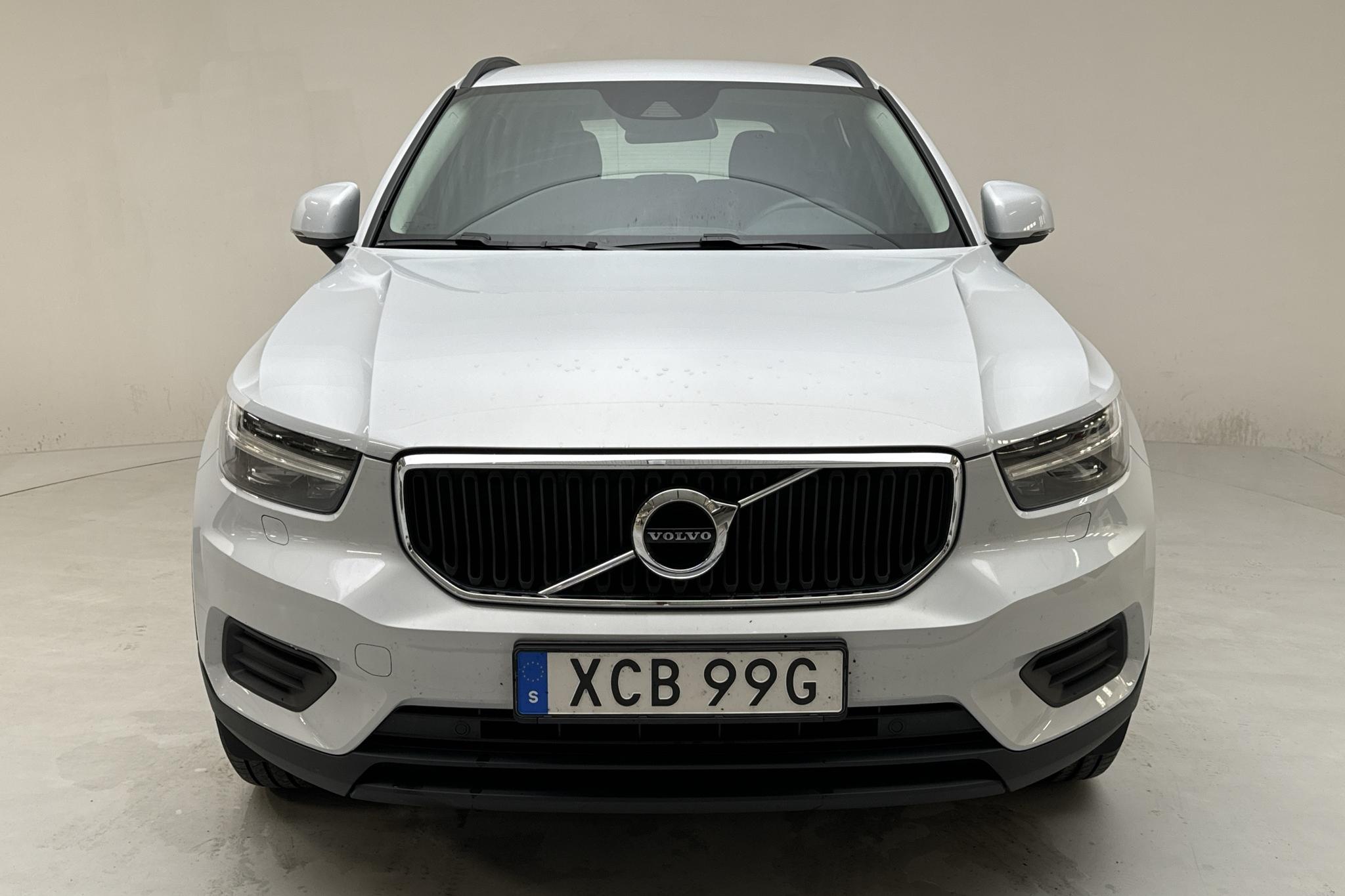 Volvo XC40 T2 2WD (129hk) - 28 800 km - Käsitsi - hõbe - 2021