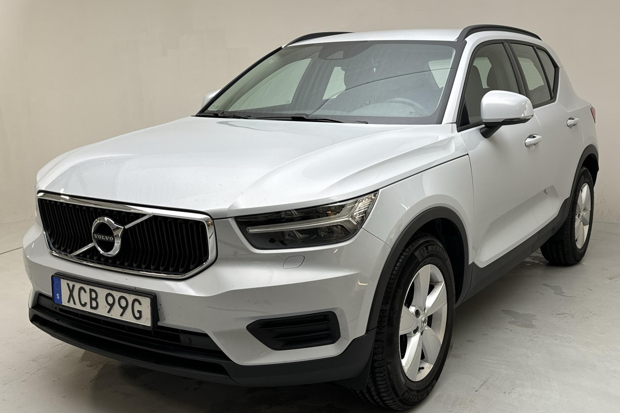 Volvo XC40 T2 2WD (129hk) - 28 800 km - Manuaalinen - hopea - 2021