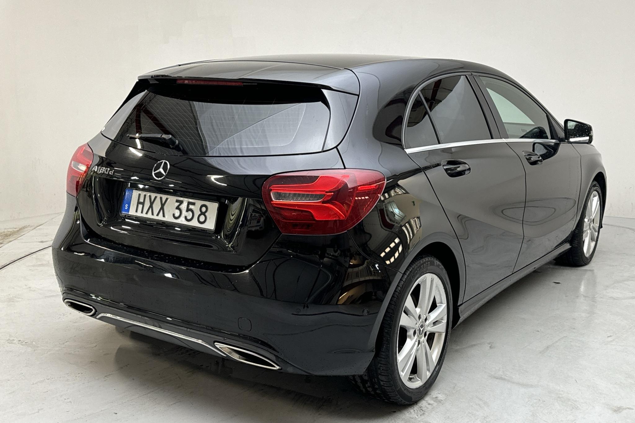 Mercedes A 180 d 5dr W176 (109hk) - 93 700 km - Automatyczna - czarny - 2017