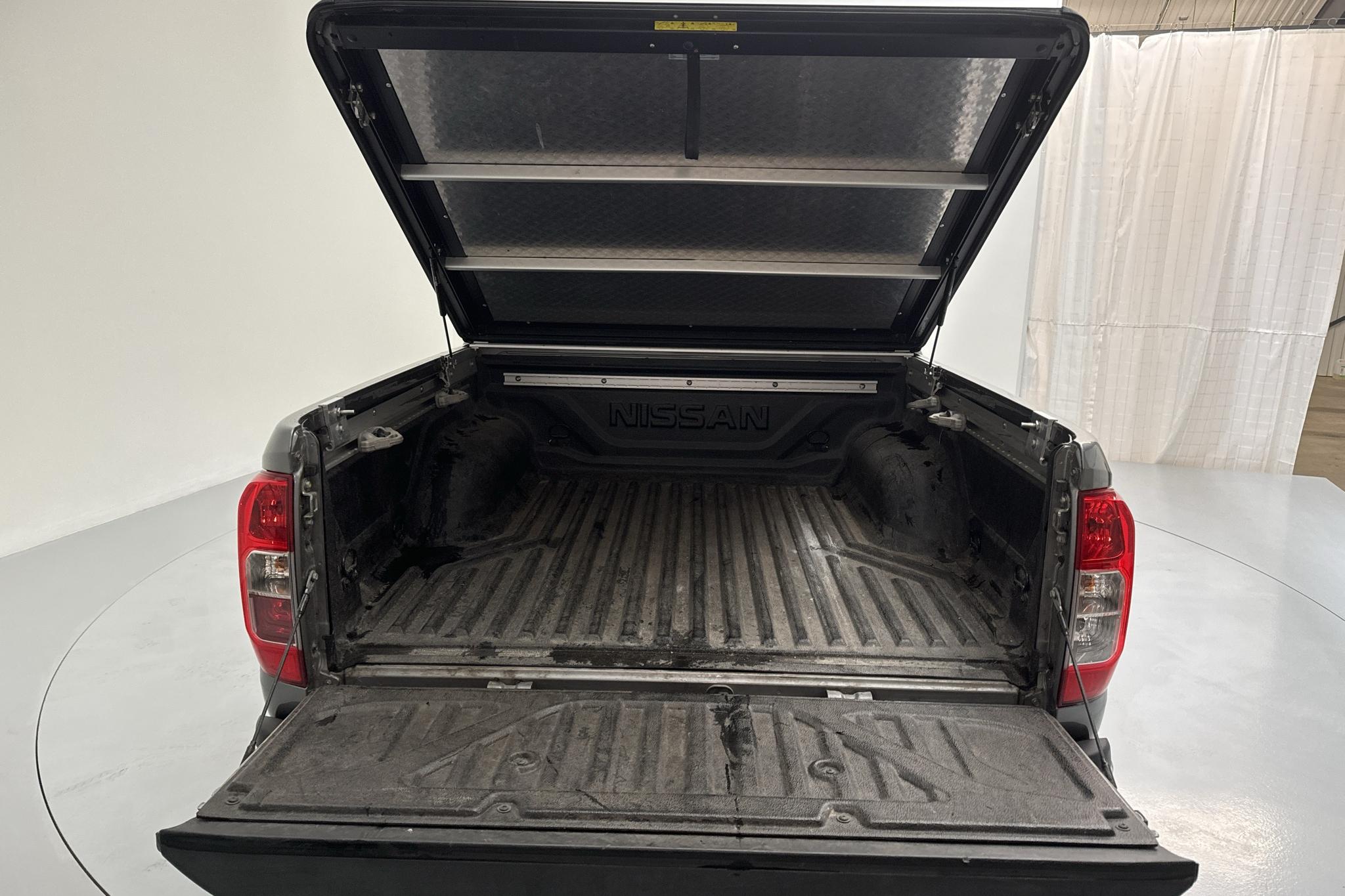 Nissan Navara 2.3 dCi 4x4 (190hk) - 15 430 km - Manuaalinen - harmaa - 2020