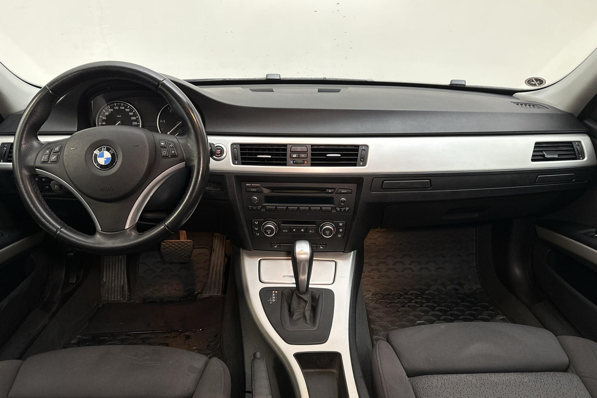 BMW 320d Touring, E91 (177hk) - 13 138 mil - Automat - grå - 2008