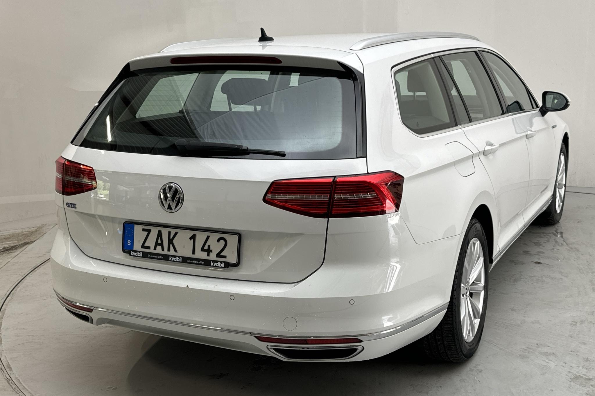 VW Passat GTE 1.4 Plug-in-Hybrid Sportscombi (218hk) - 131 210 km - Automatyczna - biały - 2018