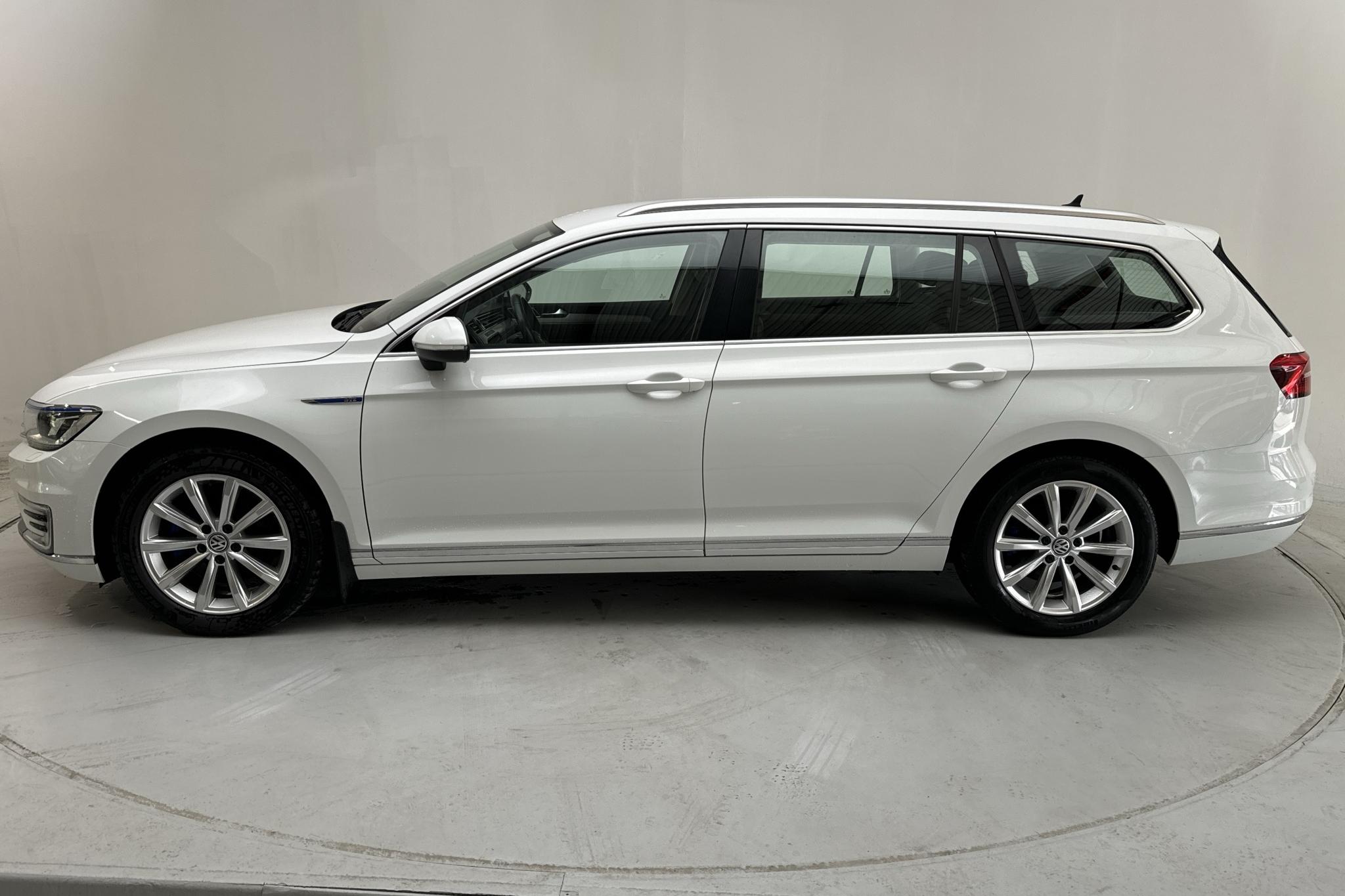 VW Passat GTE 1.4 Plug-in-Hybrid Sportscombi (218hk) - 131 210 km - Automatic - white - 2018