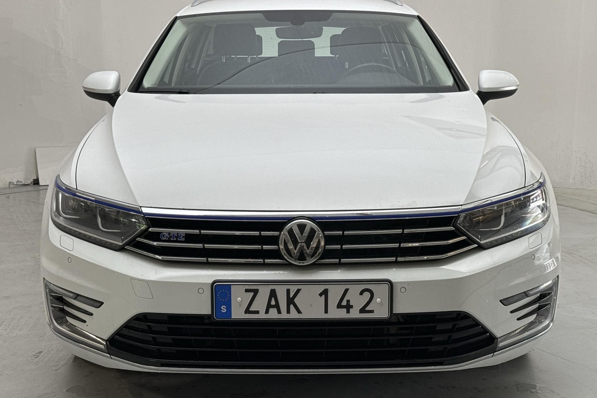 VW Passat GTE 1.4 Plug-in-Hybrid Sportscombi (218hk) - 131 210 km - Automatyczna - biały - 2018