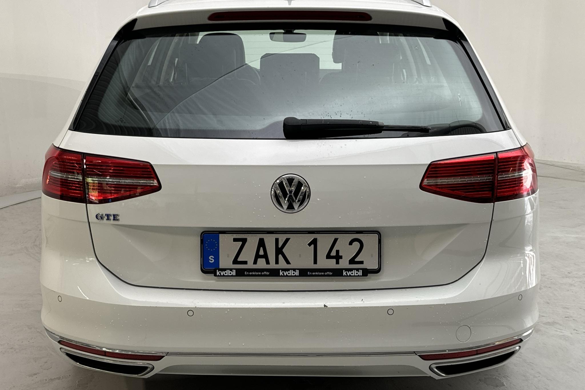 VW Passat GTE 1.4 Plug-in-Hybrid Sportscombi (218hk) - 13 121 mil - Automat - vit - 2018