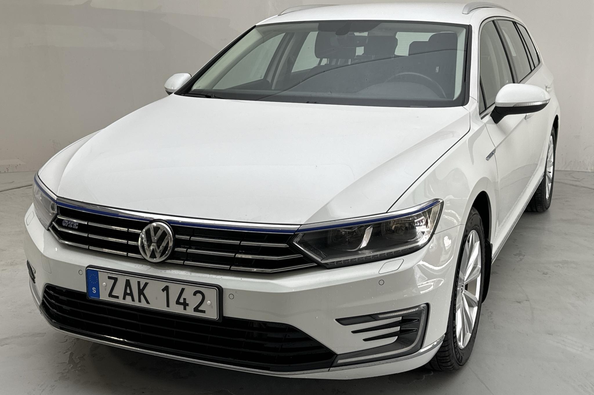 VW Passat GTE 1.4 Plug-in-Hybrid Sportscombi (218hk) - 131 210 km - Automaattinen - valkoinen - 2018