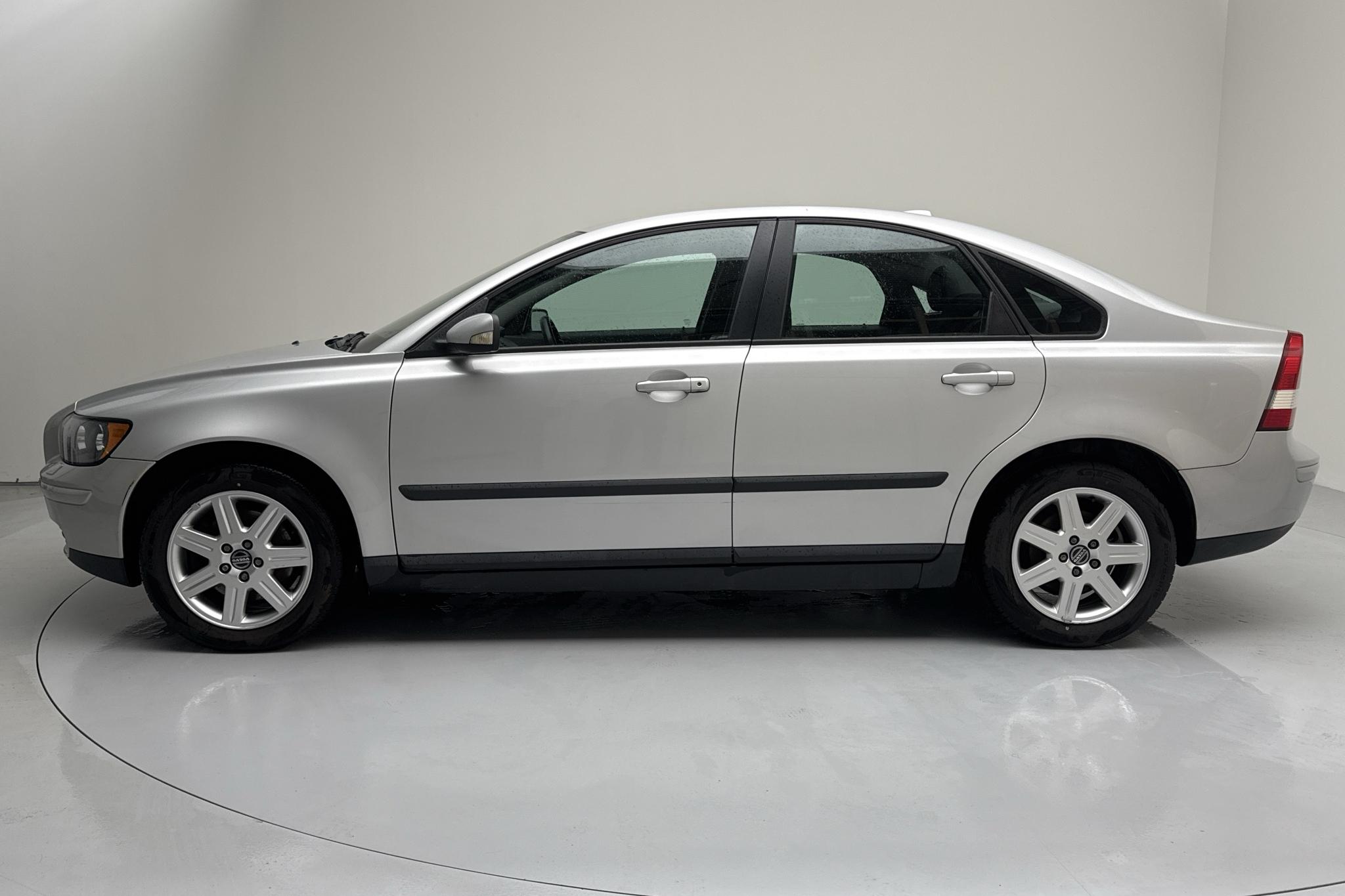 Volvo S40 2.4 (140hk) - 85 220 km - Manual - Light Grey - 2006