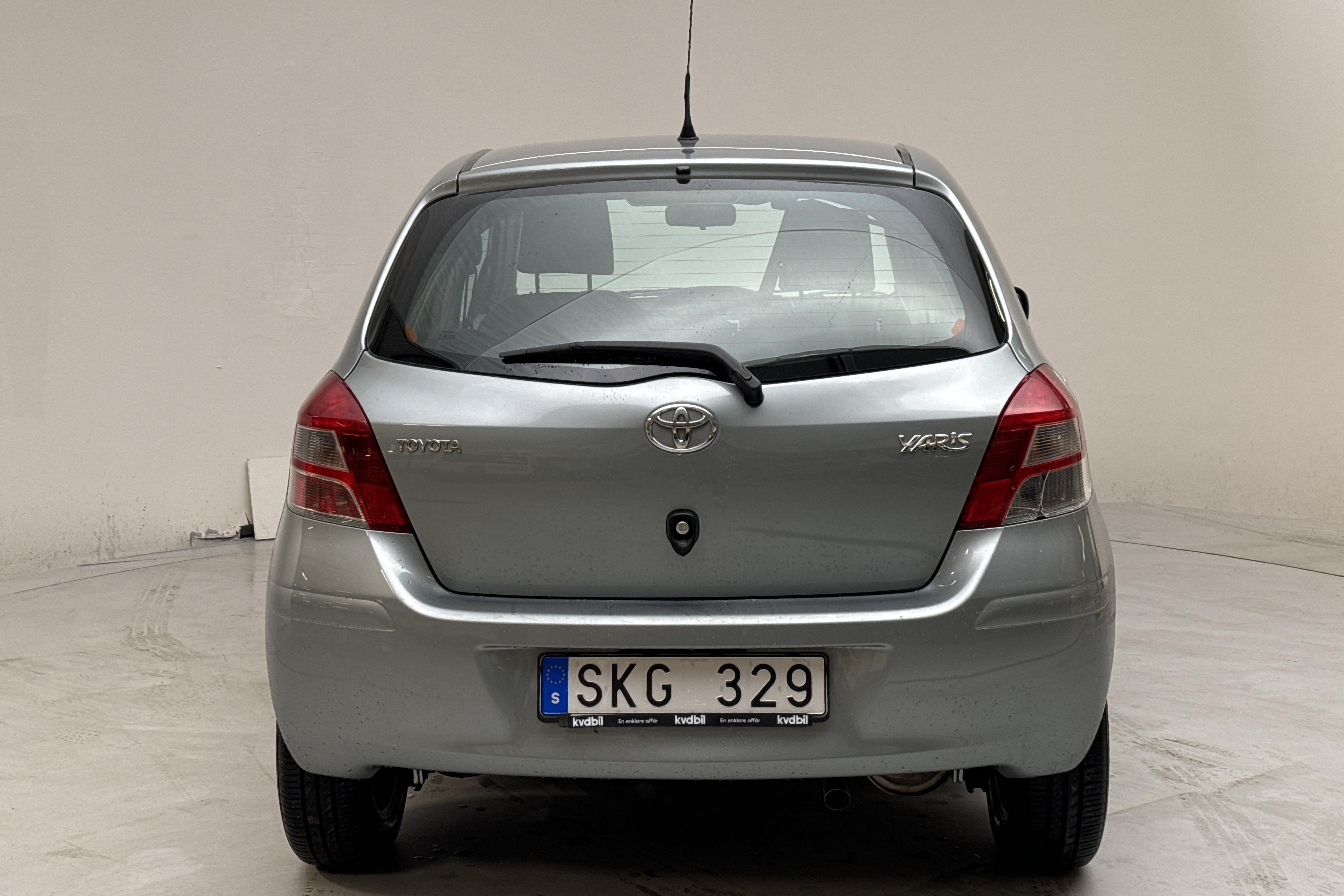 Toyota Yaris 1.33 5dr (100hk) - 43 950 km - Manual - gray - 2010