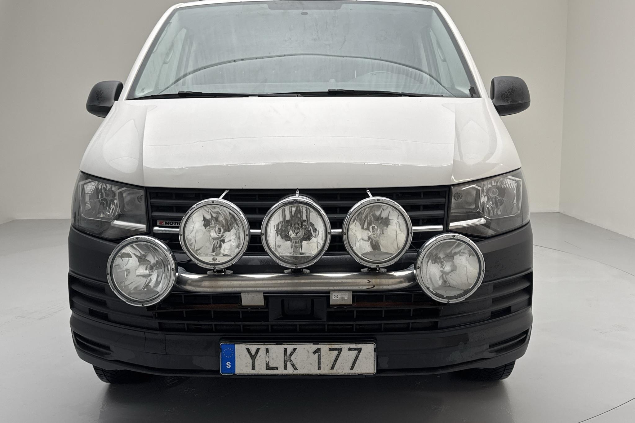 VW Transporter T6 2.0 TDI BMT Skåp 4MOTION (150hk) - 198 800 km - Automatic - white - 2017