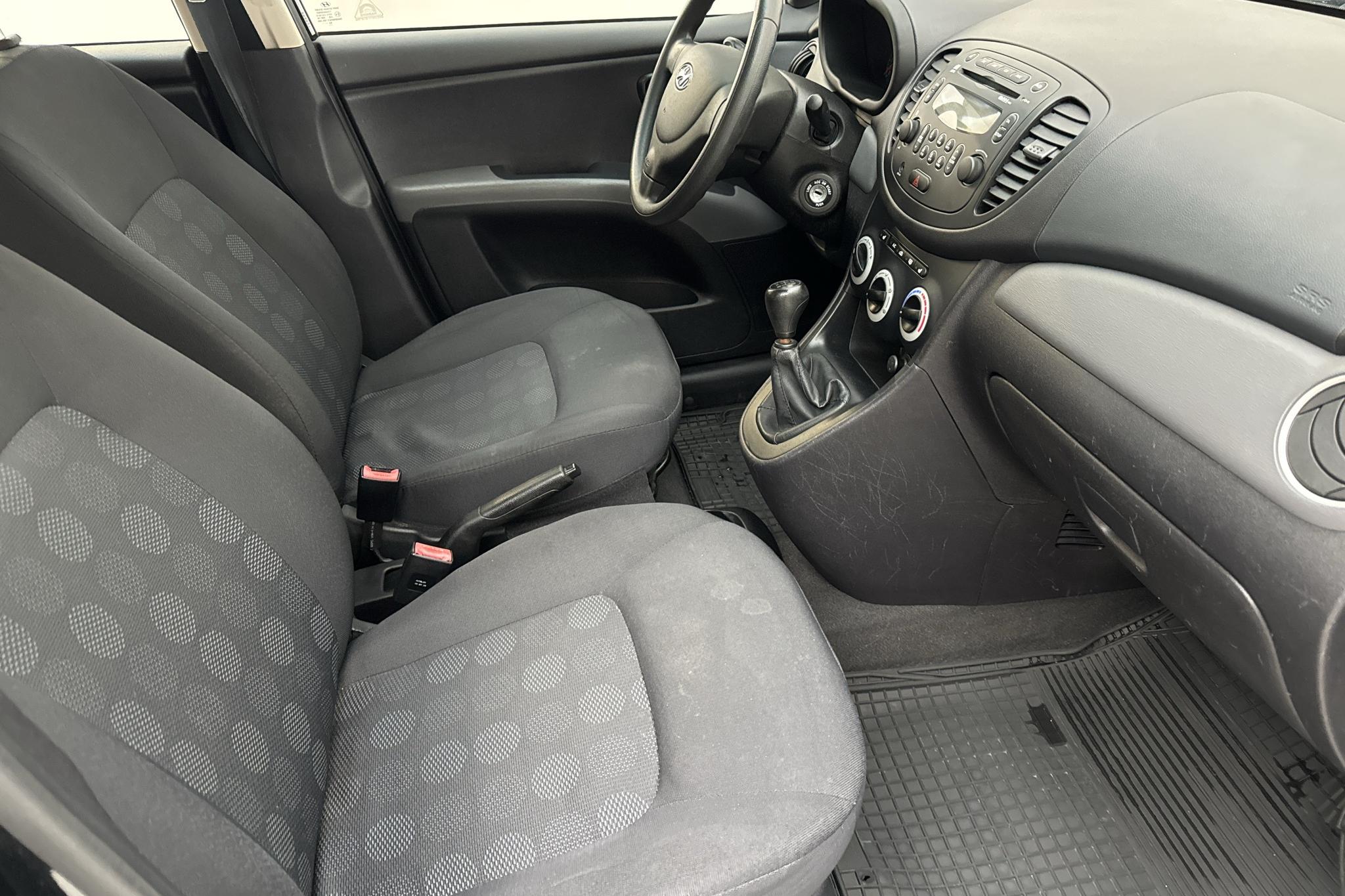 Hyundai i10 1.1 (67hk) - 129 620 km - Käsitsi - must - 2010