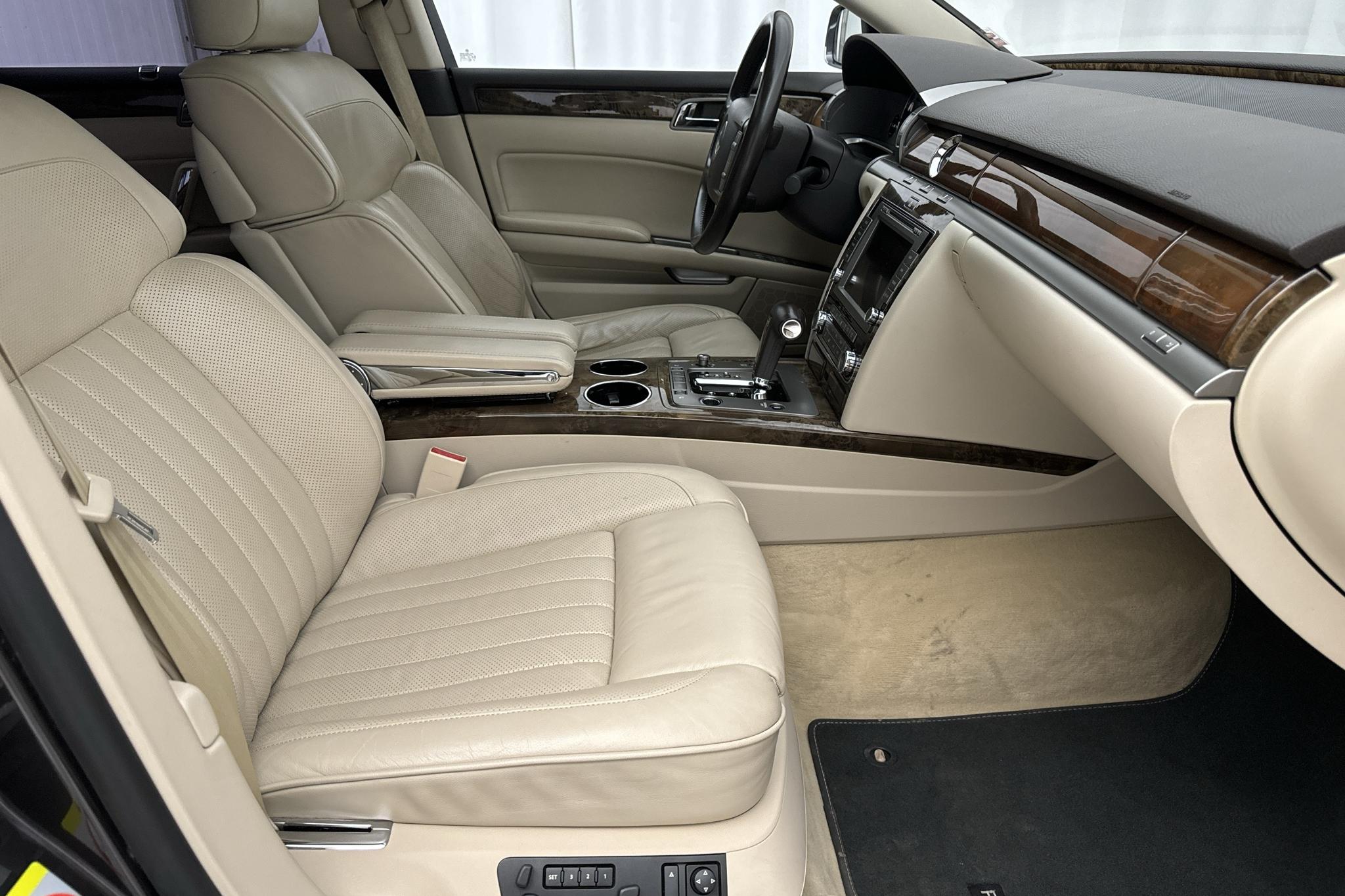 VW Phaeton 6.0 W12 (450hk) - 11 821 mil - Automat - Dark Brown - 2009