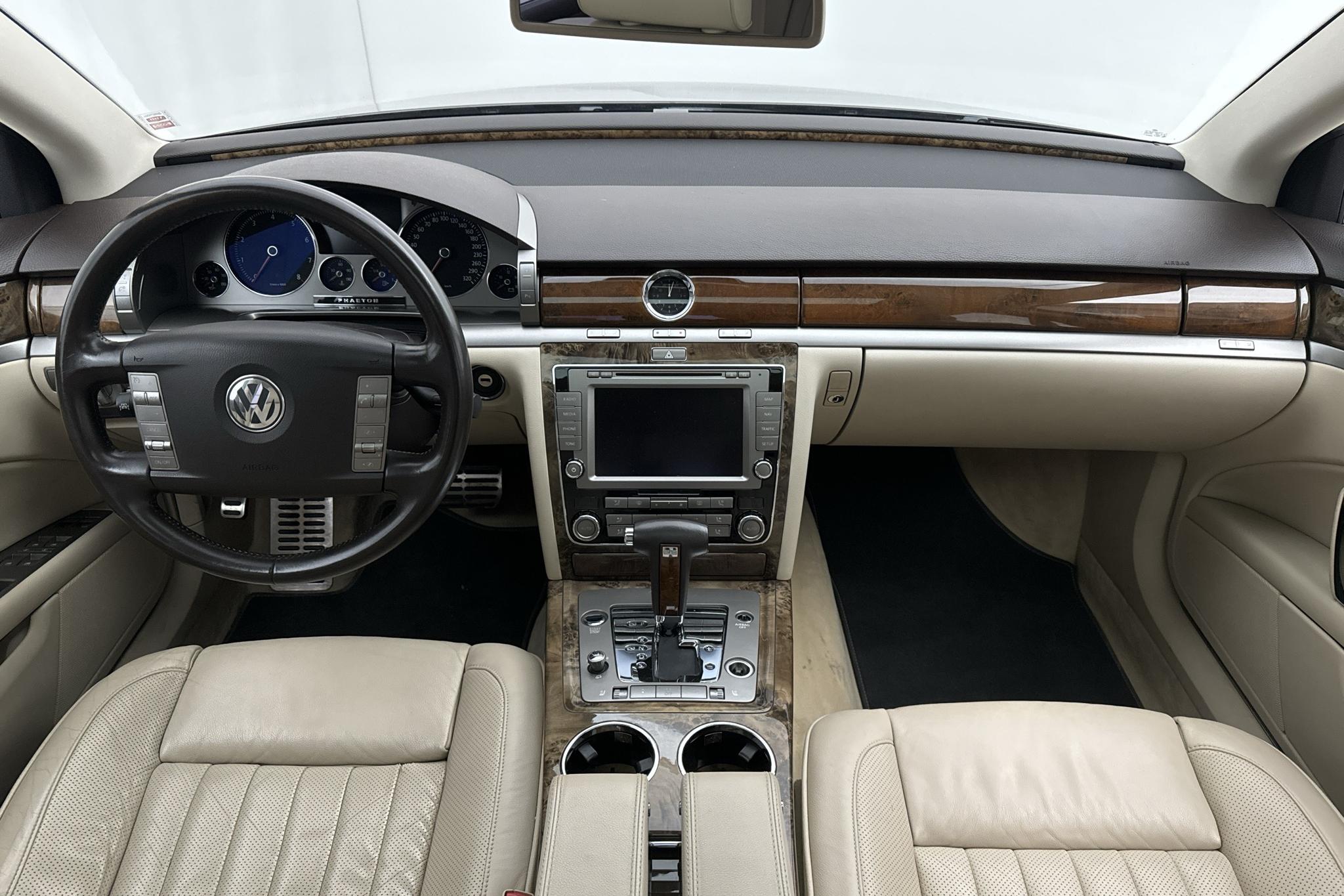 VW Phaeton 6.0 W12 (450hk) - 11 821 mil - Automat - Dark Brown - 2009