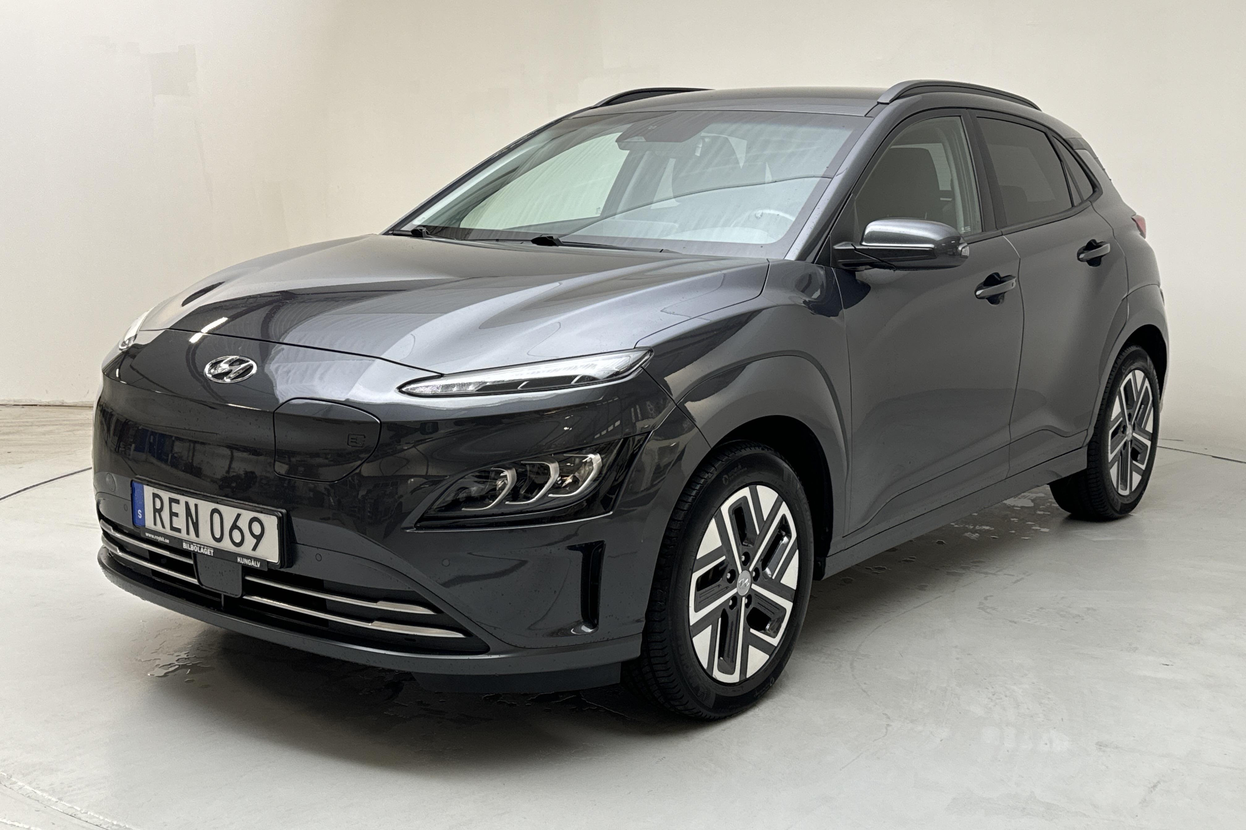 Hyundai Kona Electric Standard Range 39kWh (136hk) - 32 180 km - Automaattinen - harmaa - 2021