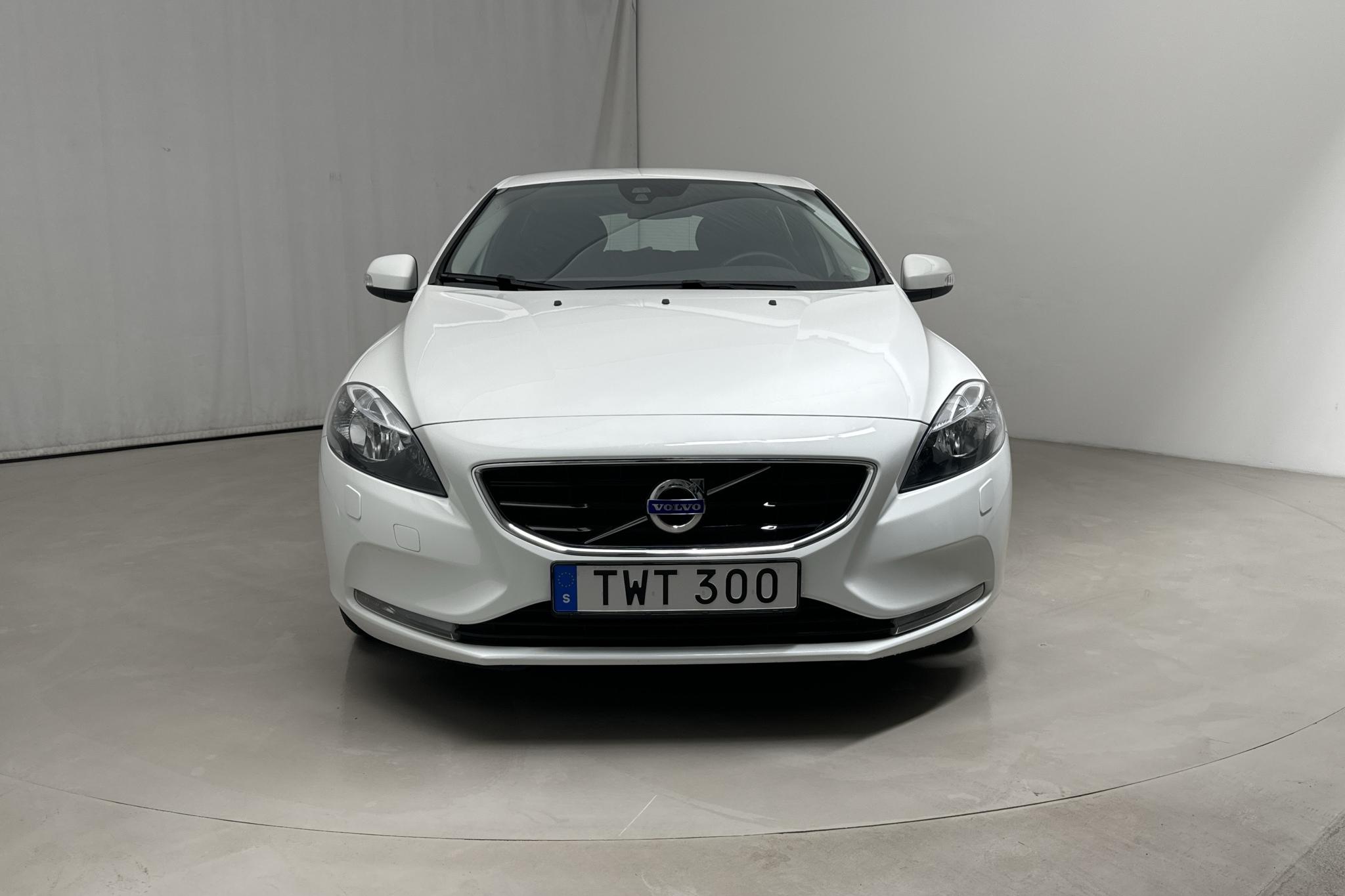 Volvo V40 T2 (122hk) - 66 730 km - Automatyczna - biały - 2016