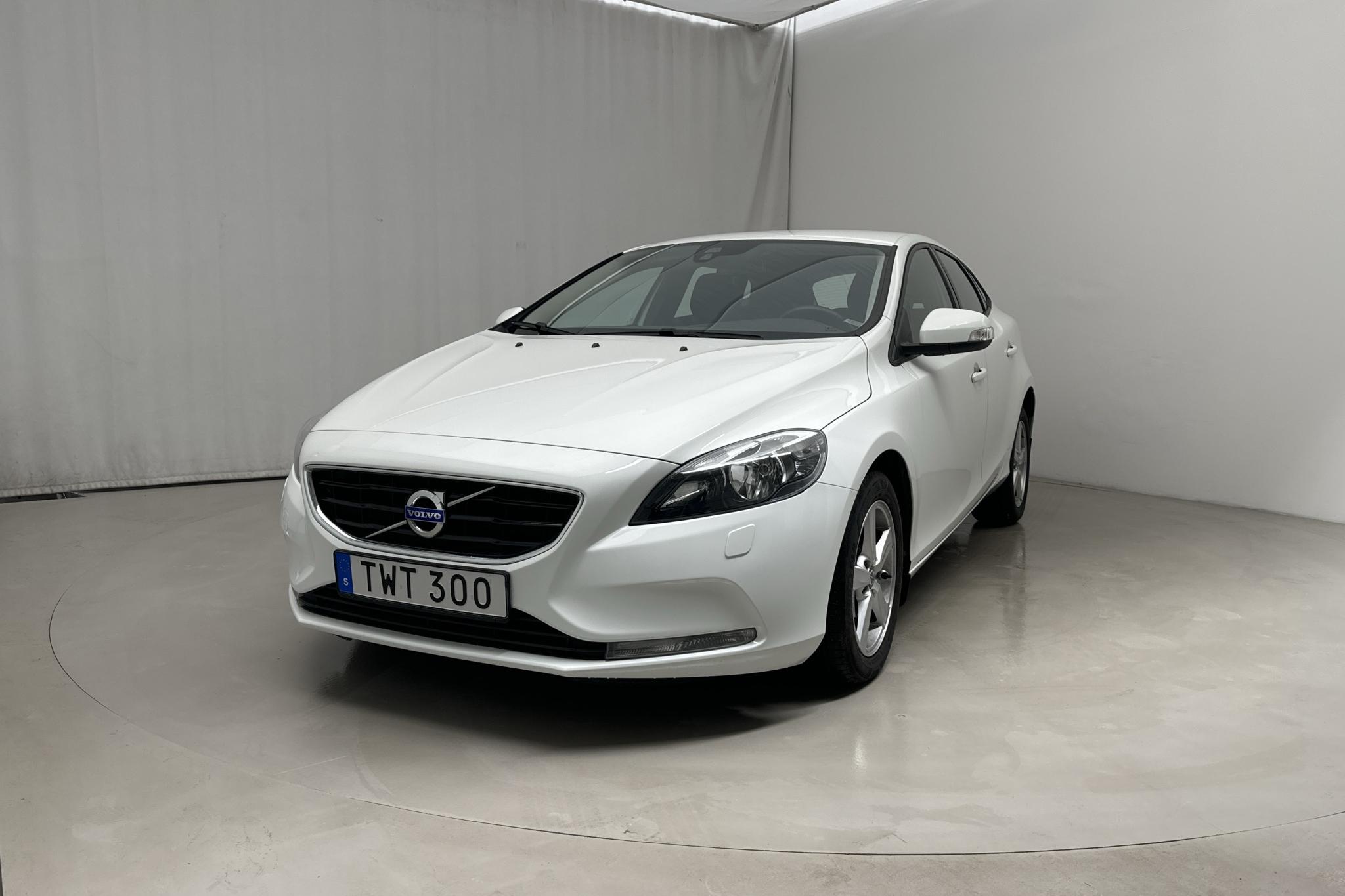 Volvo V40 T2 (122hk) - 66 730 km - Automaatne - valge - 2016