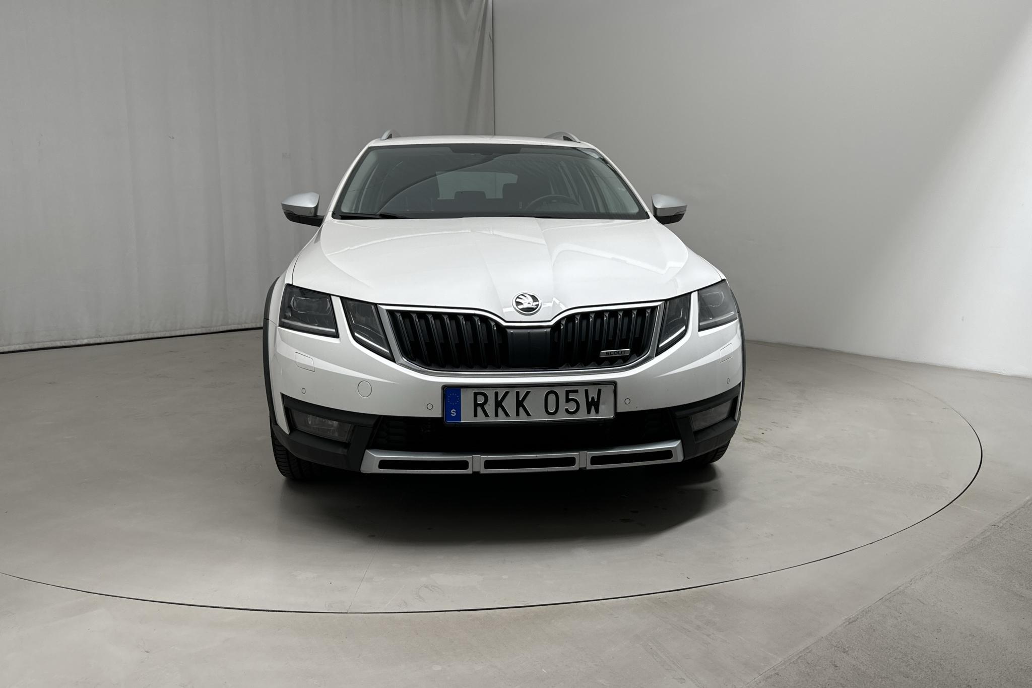 Skoda Octavia Scout II 2.0 TDI 4X4 (184hk) - 12 629 mil - Automat - vit - 2020