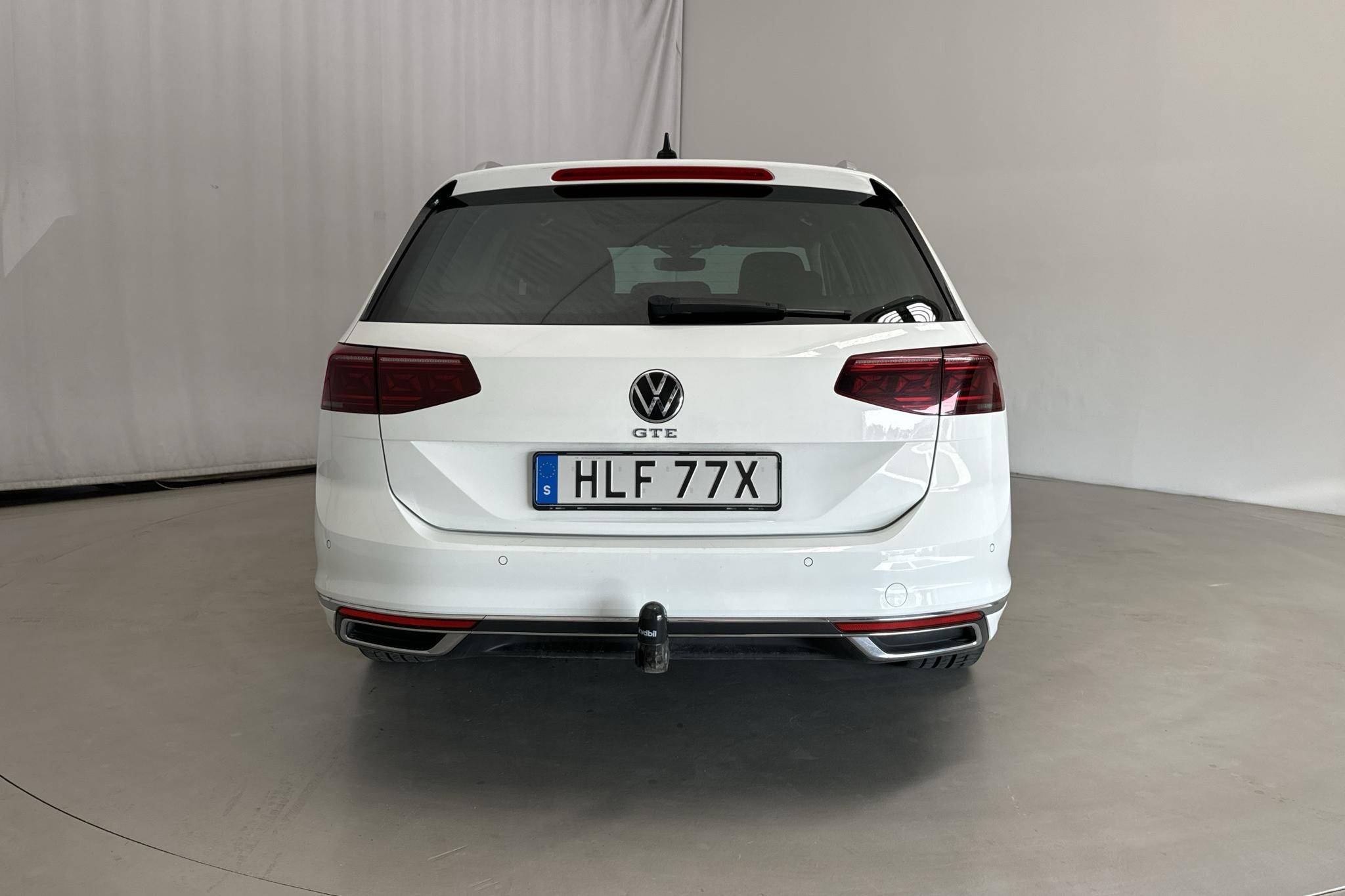 VW Passat 1.4 GTE Sportscombi (218hk) - 156 100 km - Automaattinen - valkoinen - 2021