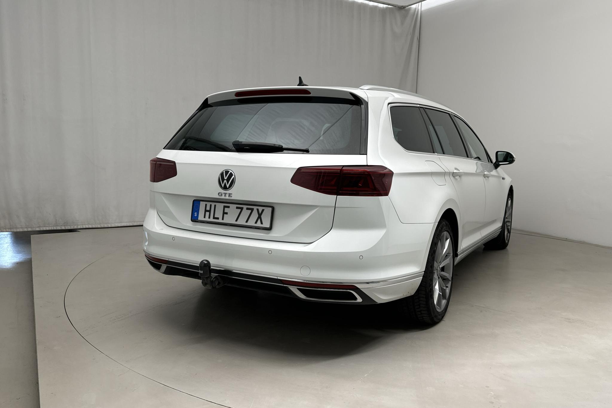 VW Passat 1.4 GTE Sportscombi (218hk) - 156 100 km - Automatyczna - biały - 2021