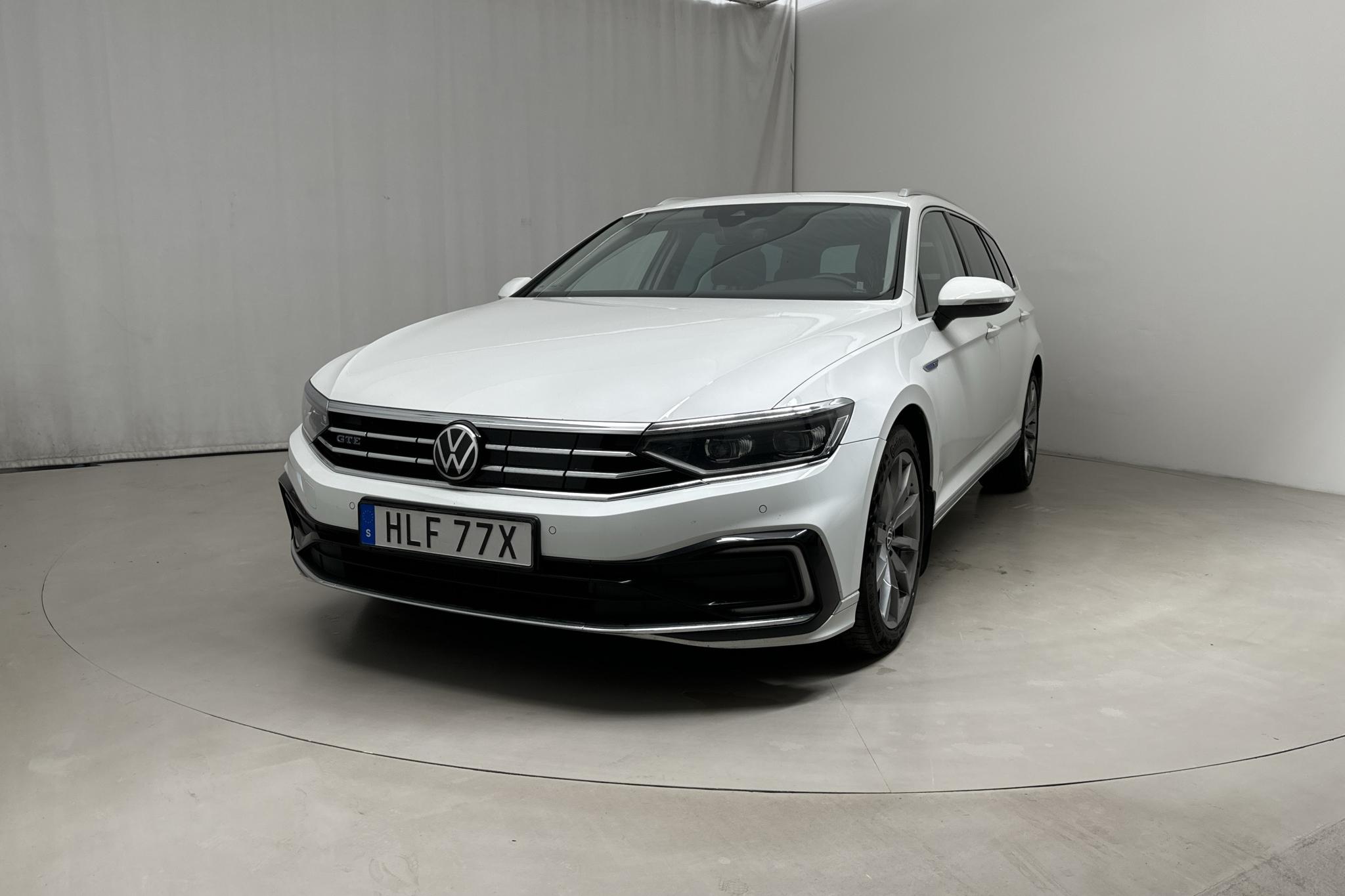 VW Passat 1.4 GTE Sportscombi (218hk) - 156 100 km - Automatyczna - biały - 2021