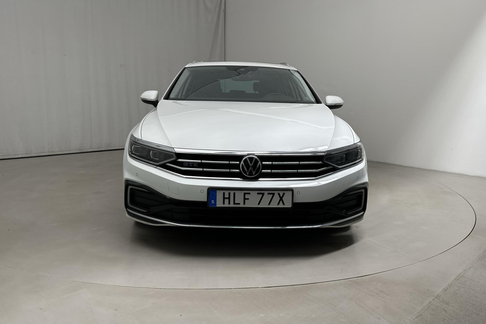 VW Passat 1.4 GTE Sportscombi (218hk) - 156 100 km - Automaatne - valge - 2021