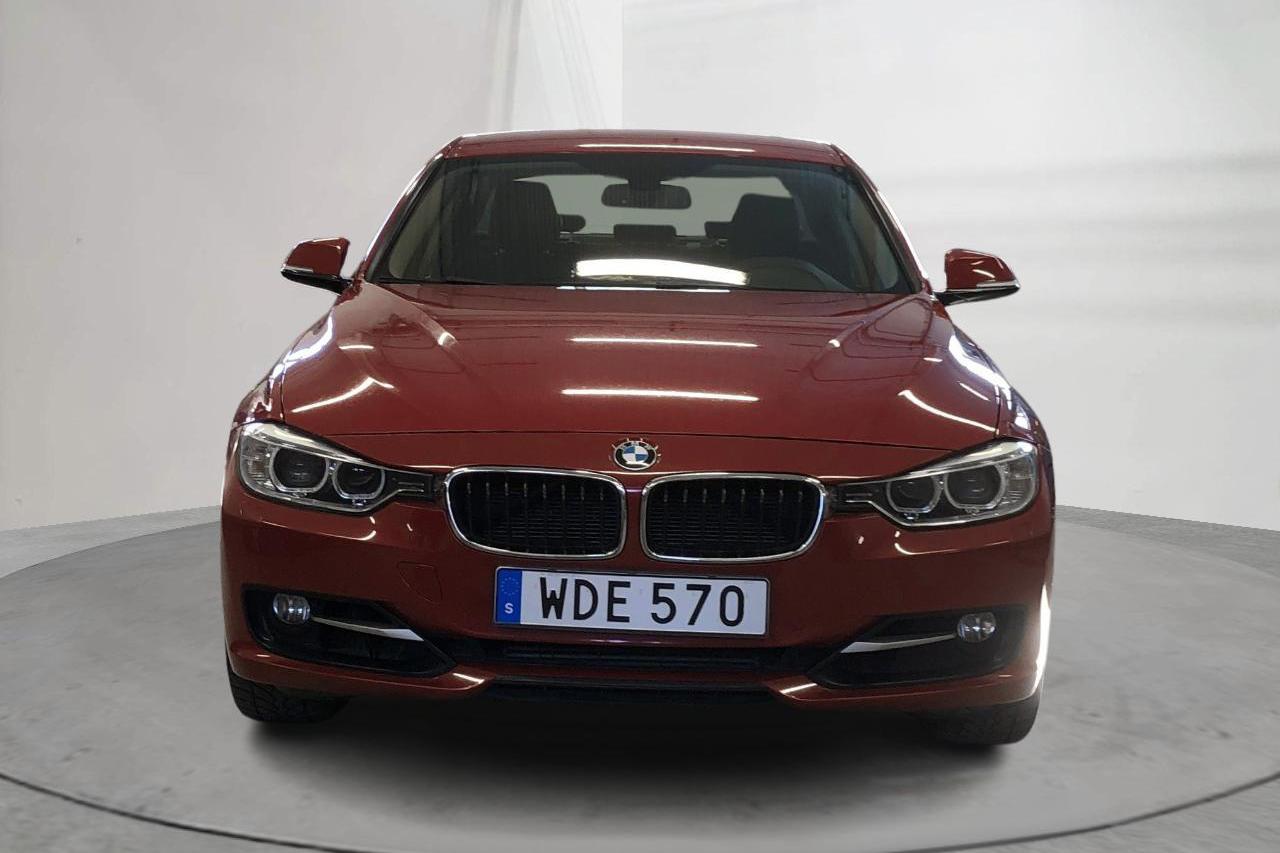 BMW 335i xDrive Sedan, F30 (306hk) - 17 306 mil - Manuell - röd - 2013