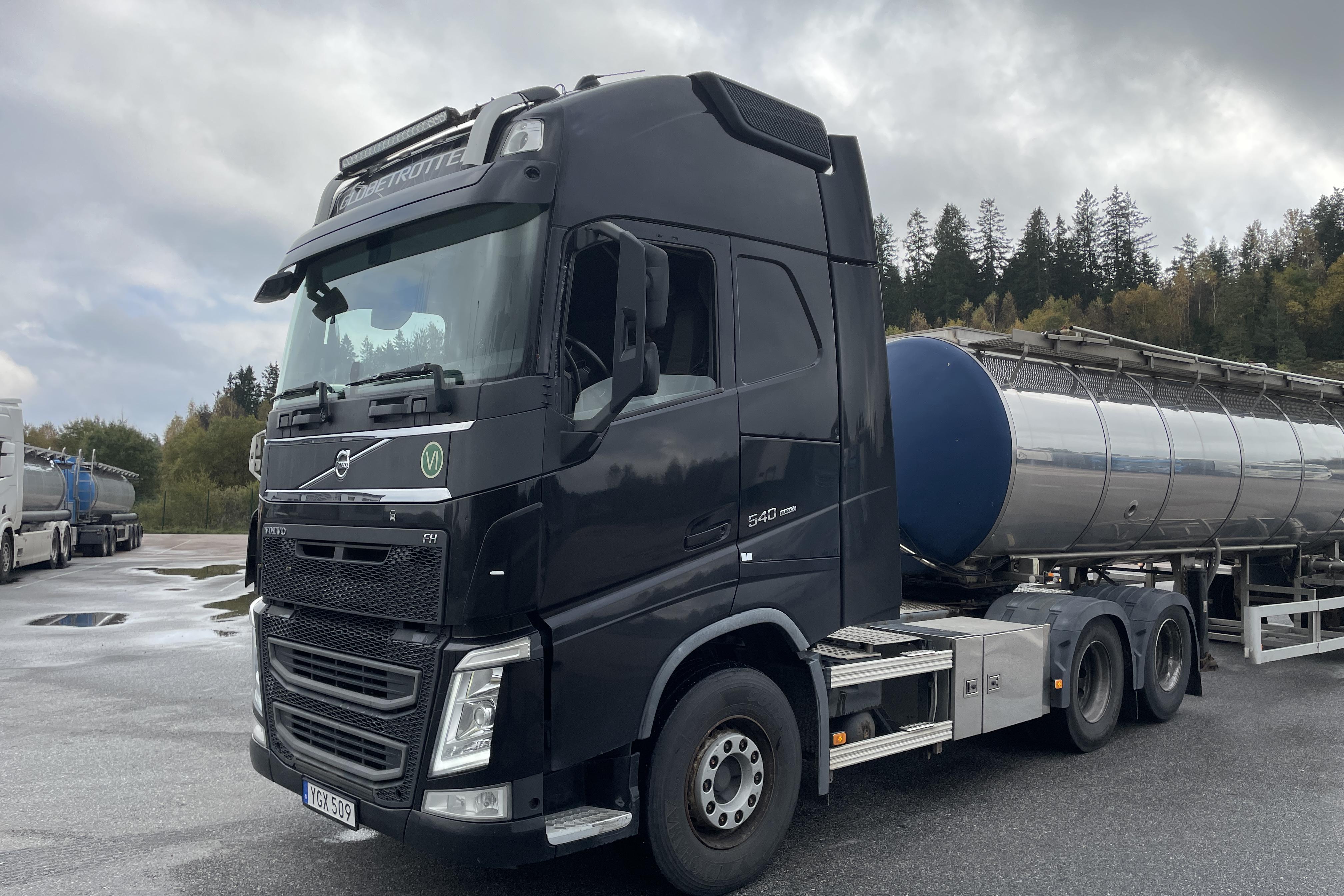 Volvo FH540 - 987 805 km - Automatyczna - czarny - 2014