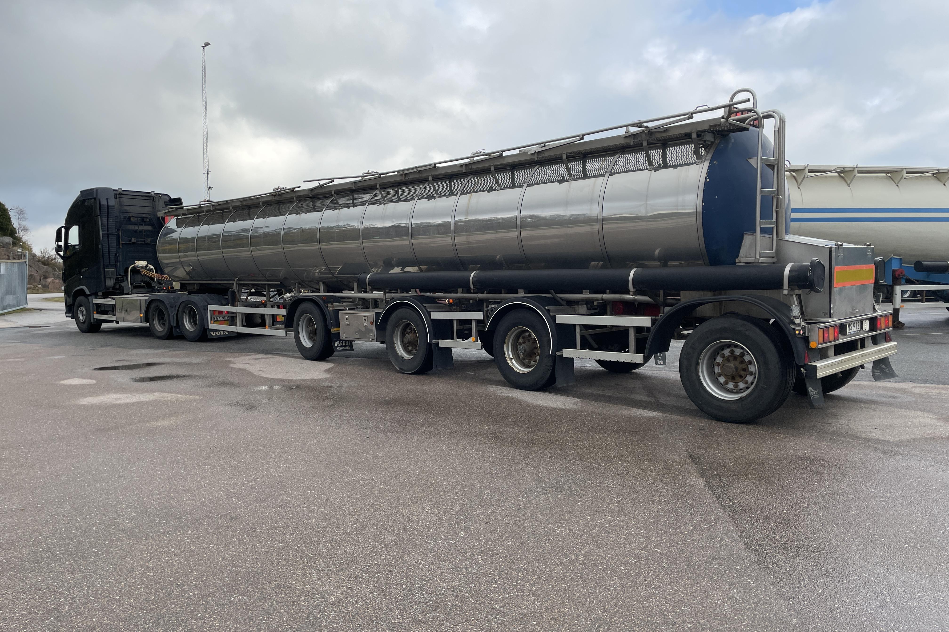 Volvo FH540 - 987 805 km - Automat - svart - 2014