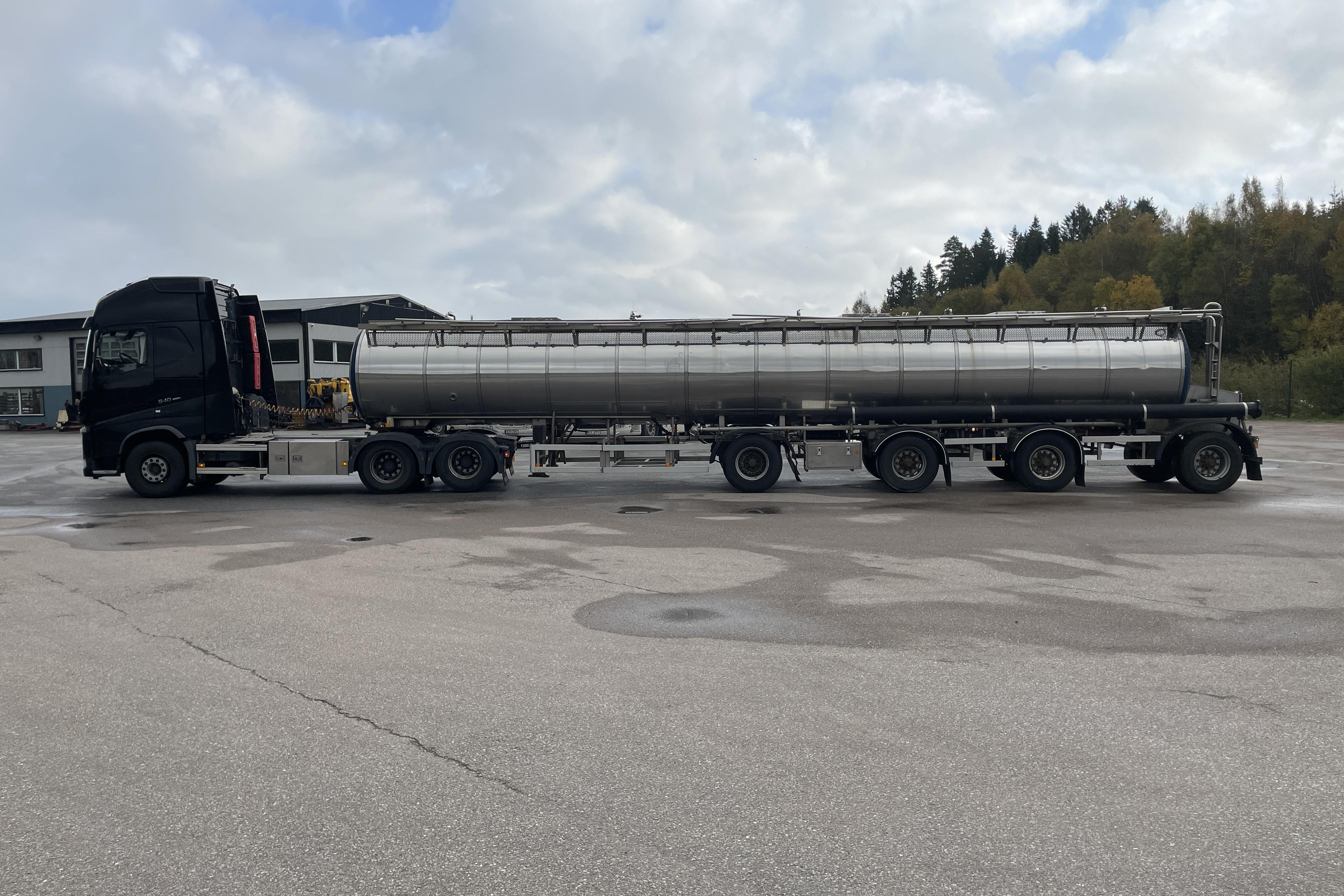 Volvo FH540 - 987 805 km - Automat - svart - 2014