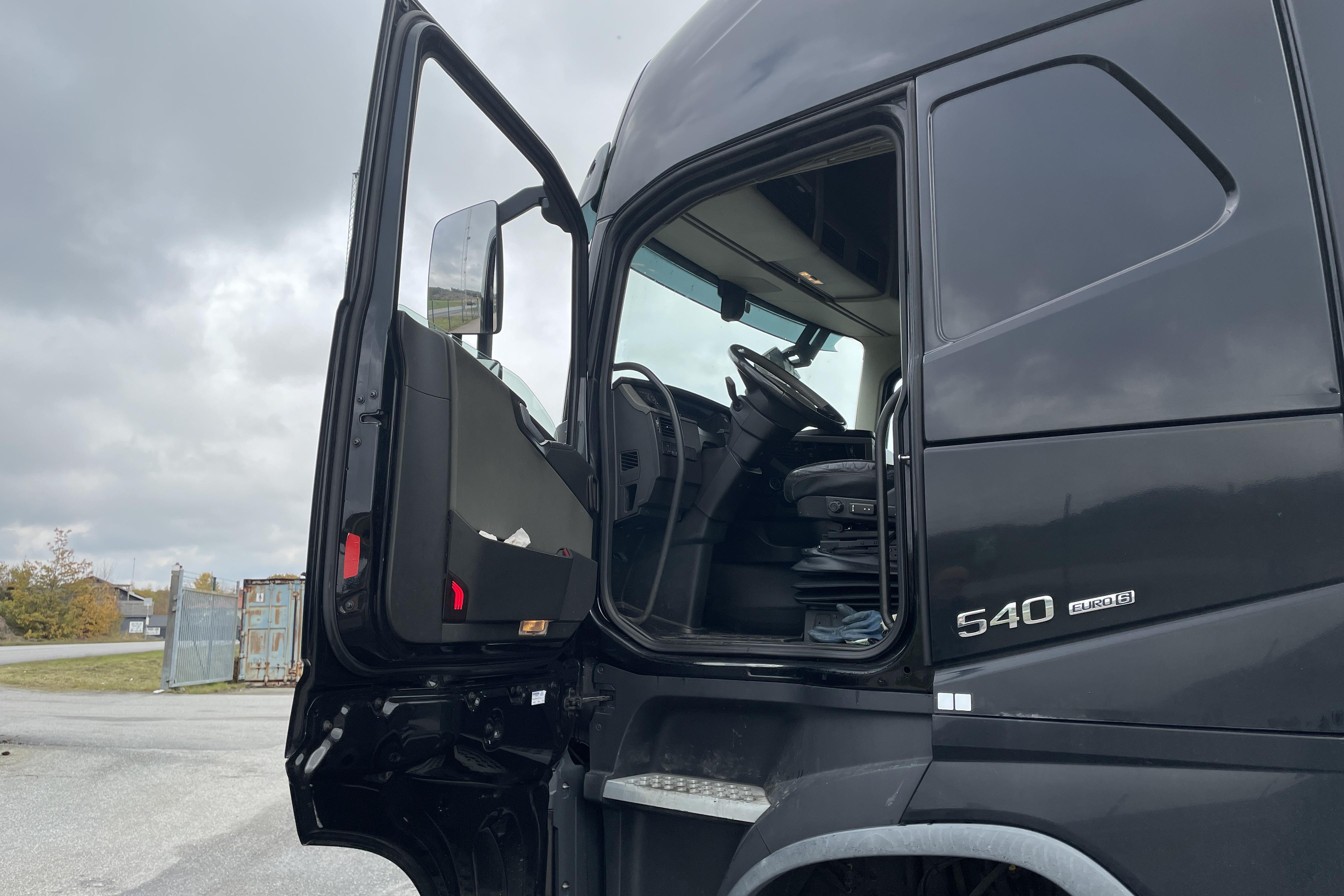 Volvo FH540 - 987 805 km - Automatic - black - 2014