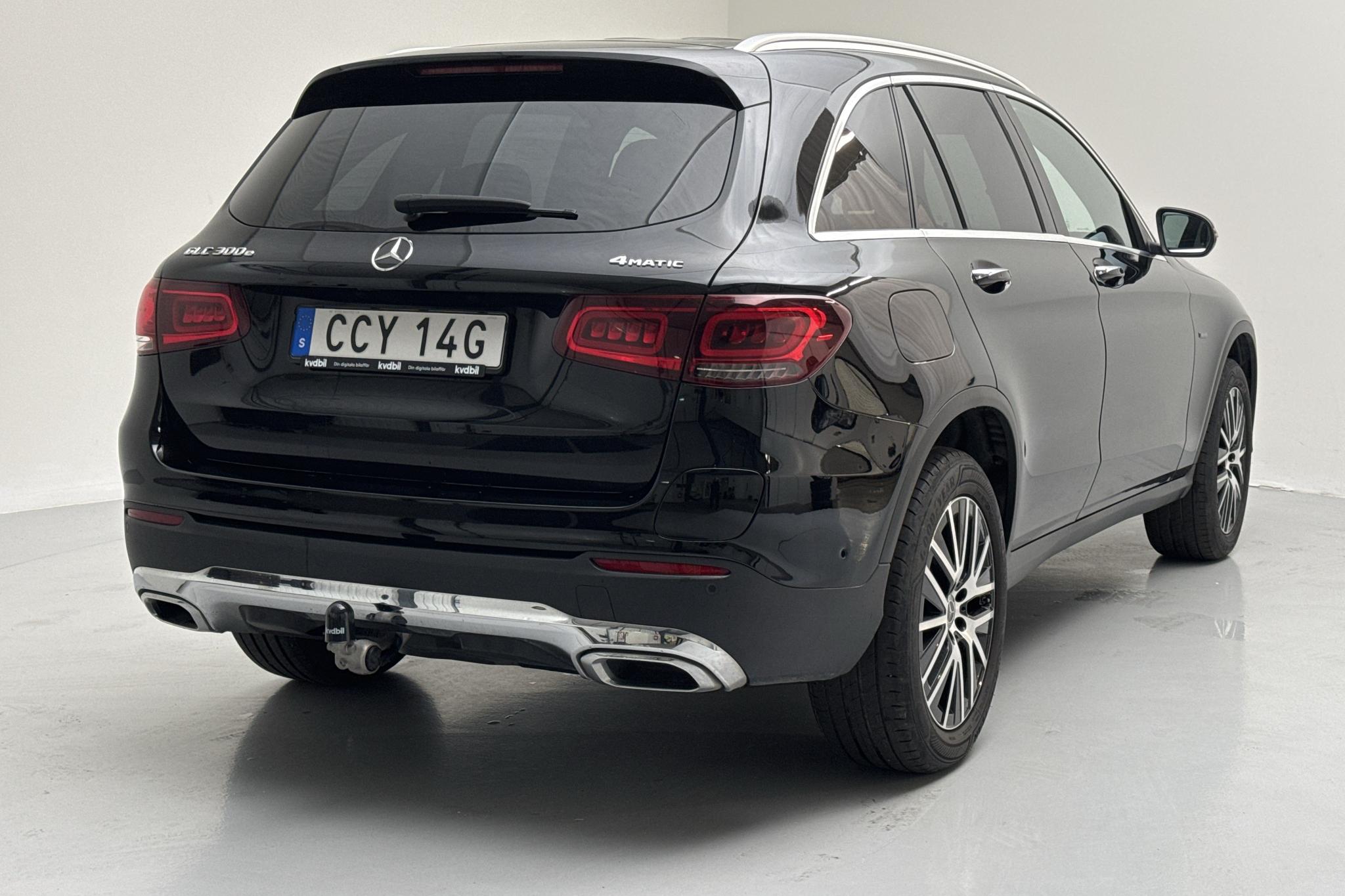 Mercedes GLC 300 e 4MATIC X253 (333hk) - 119 300 km - Automatyczna - czarny - 2020