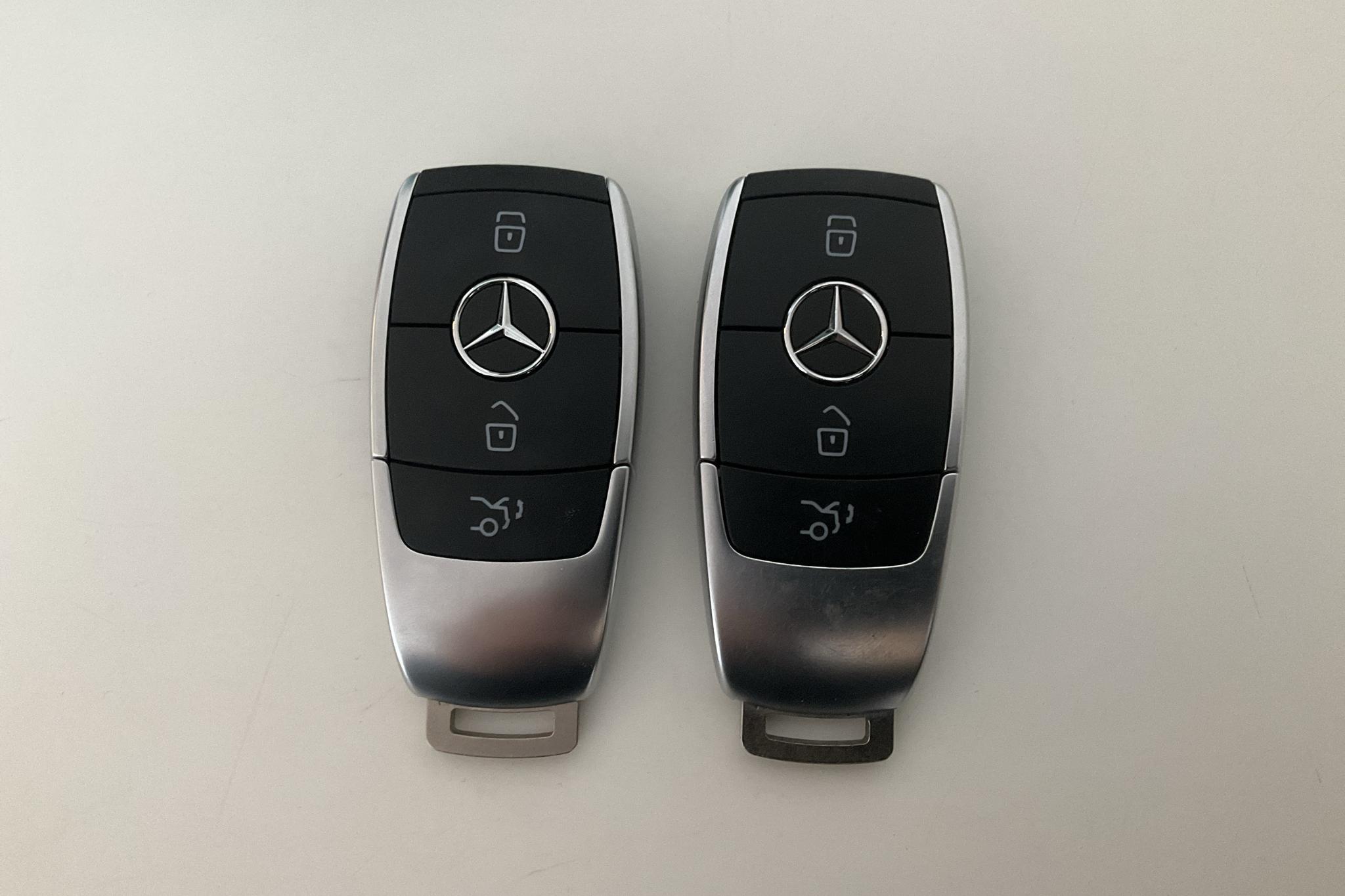 Mercedes GLC 300 e 4MATIC X253 (333hk) - 119 300 km - Automatyczna - czarny - 2020