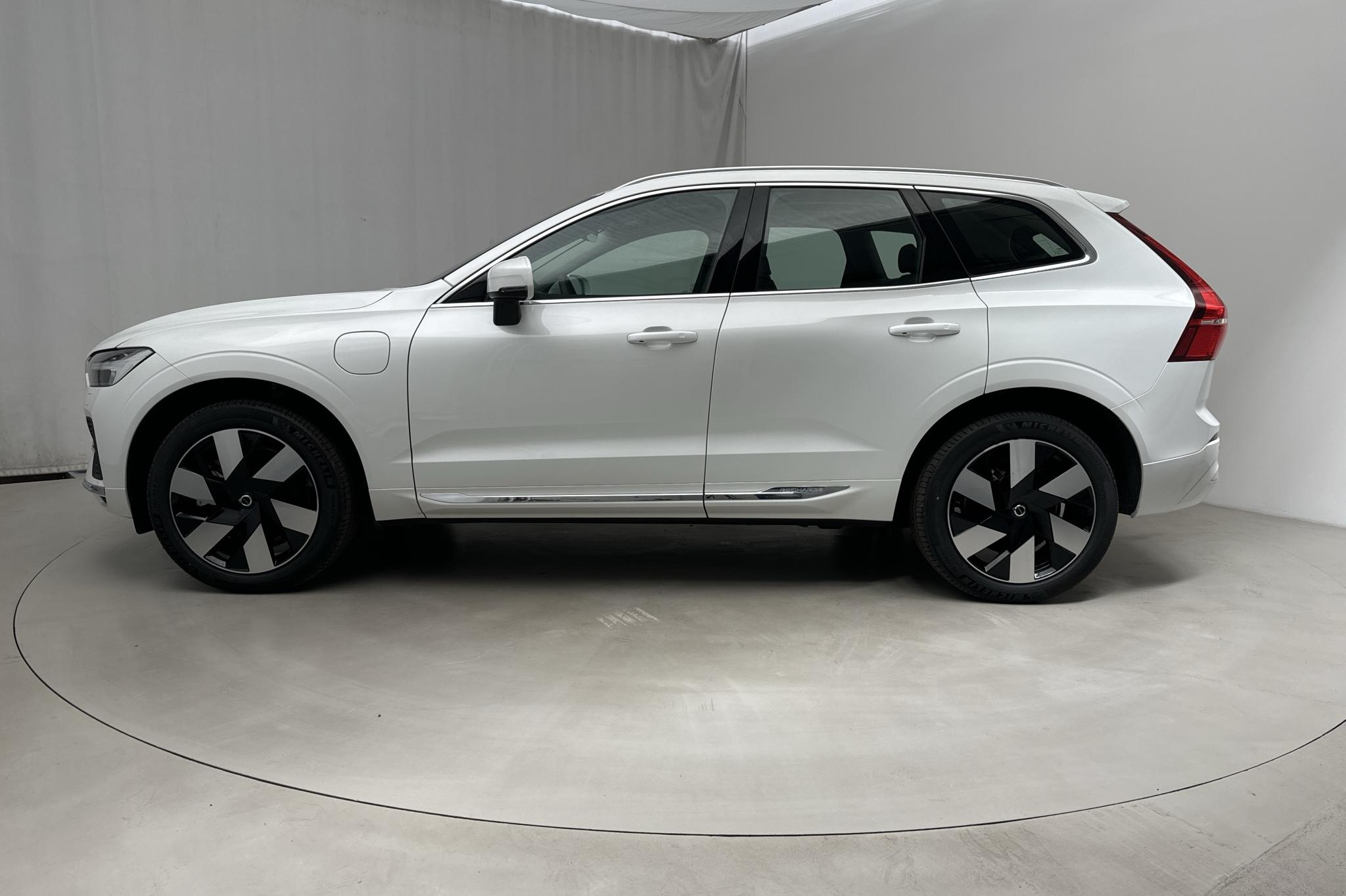 Volvo XC60 T6 AWD Recharge (350hk) - 5 950 km - Automatyczna - biały - 2024