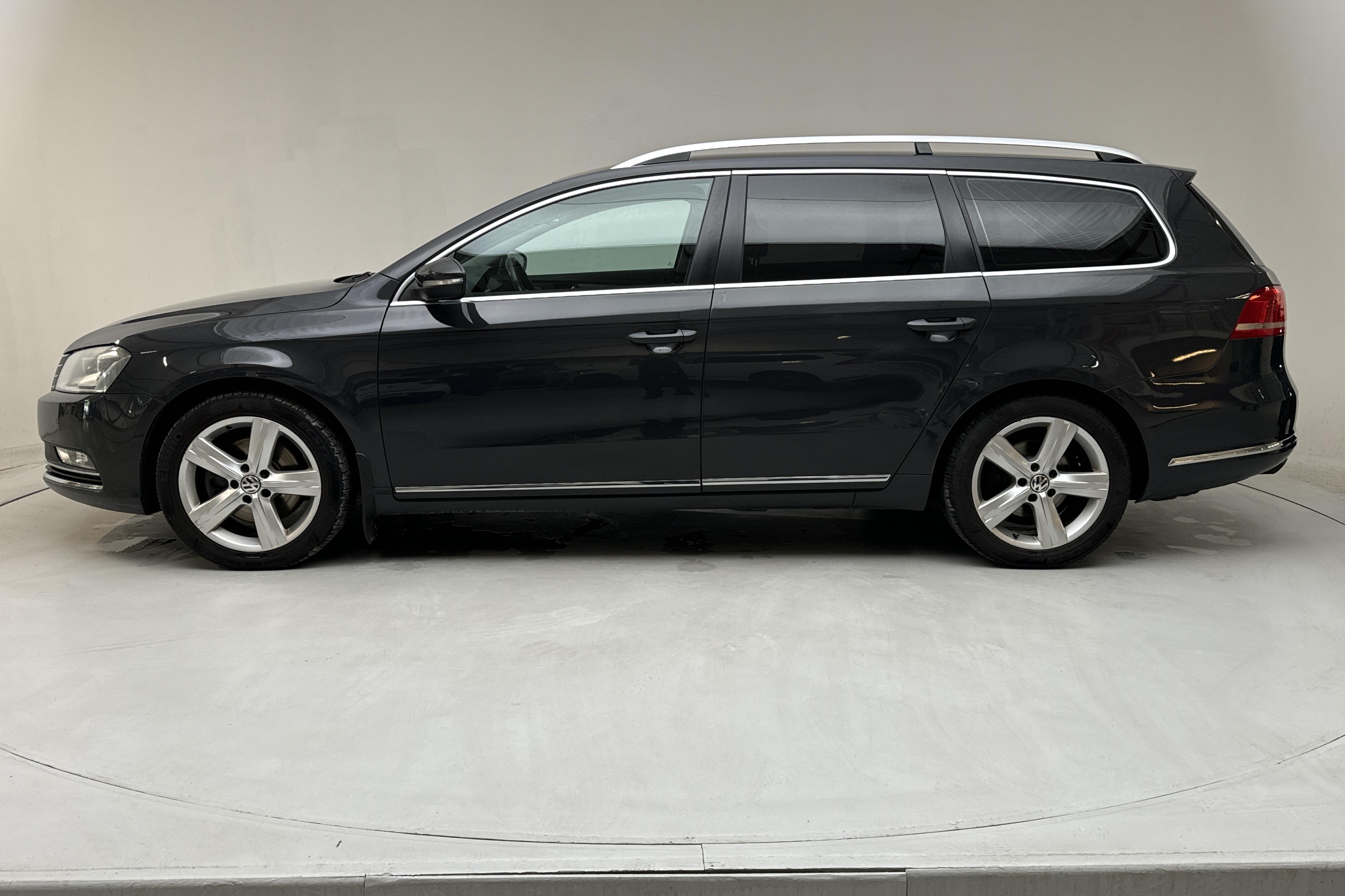 VW Passat 2.0 TDI BlueMotion Technology Variant 4Motion (170hk) - 184 560 km - Automaattinen - Dark Grey - 2012