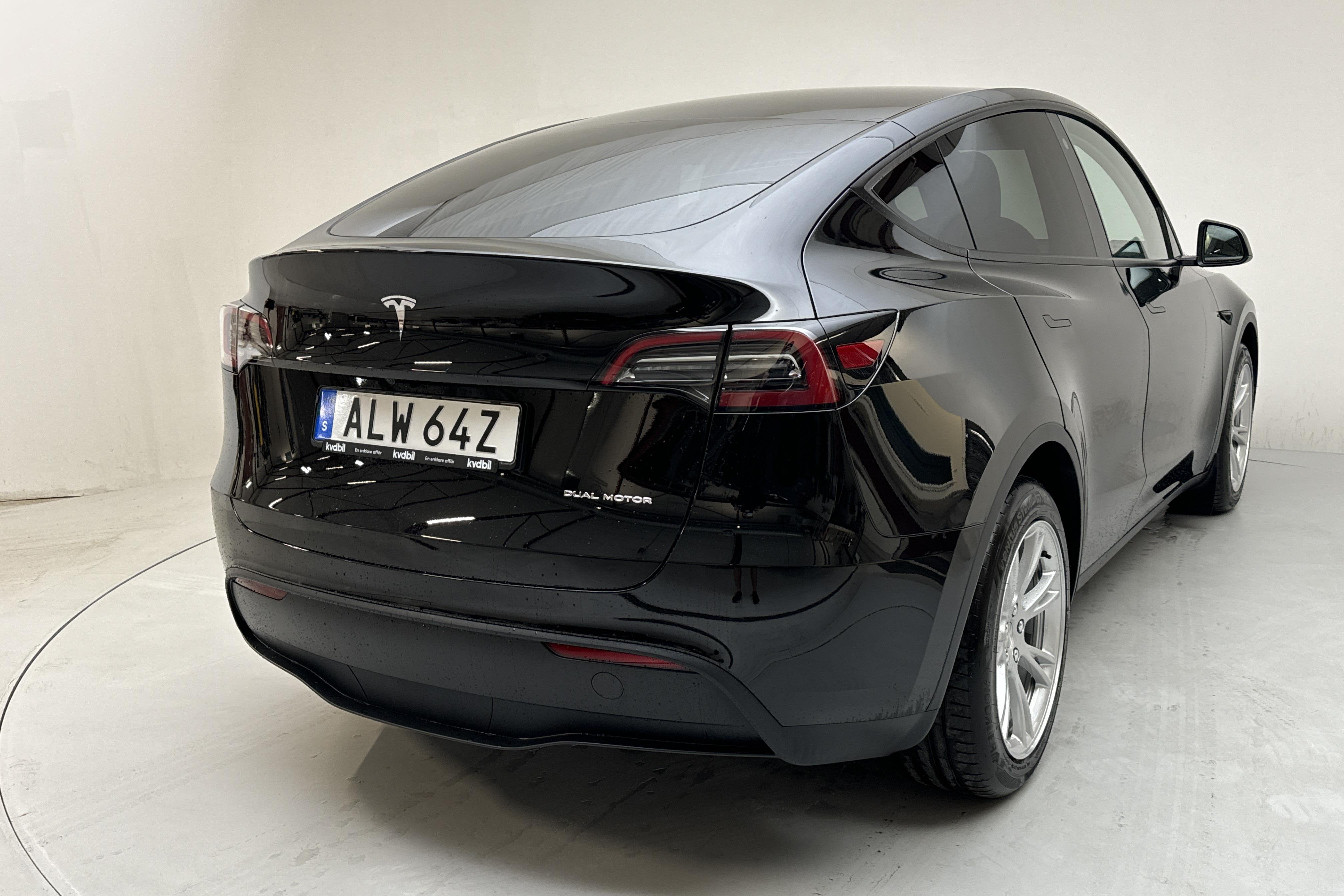 Tesla Model Y Long Range Dual Motor AWD - 1 718 mil - Automat - svart - 2023