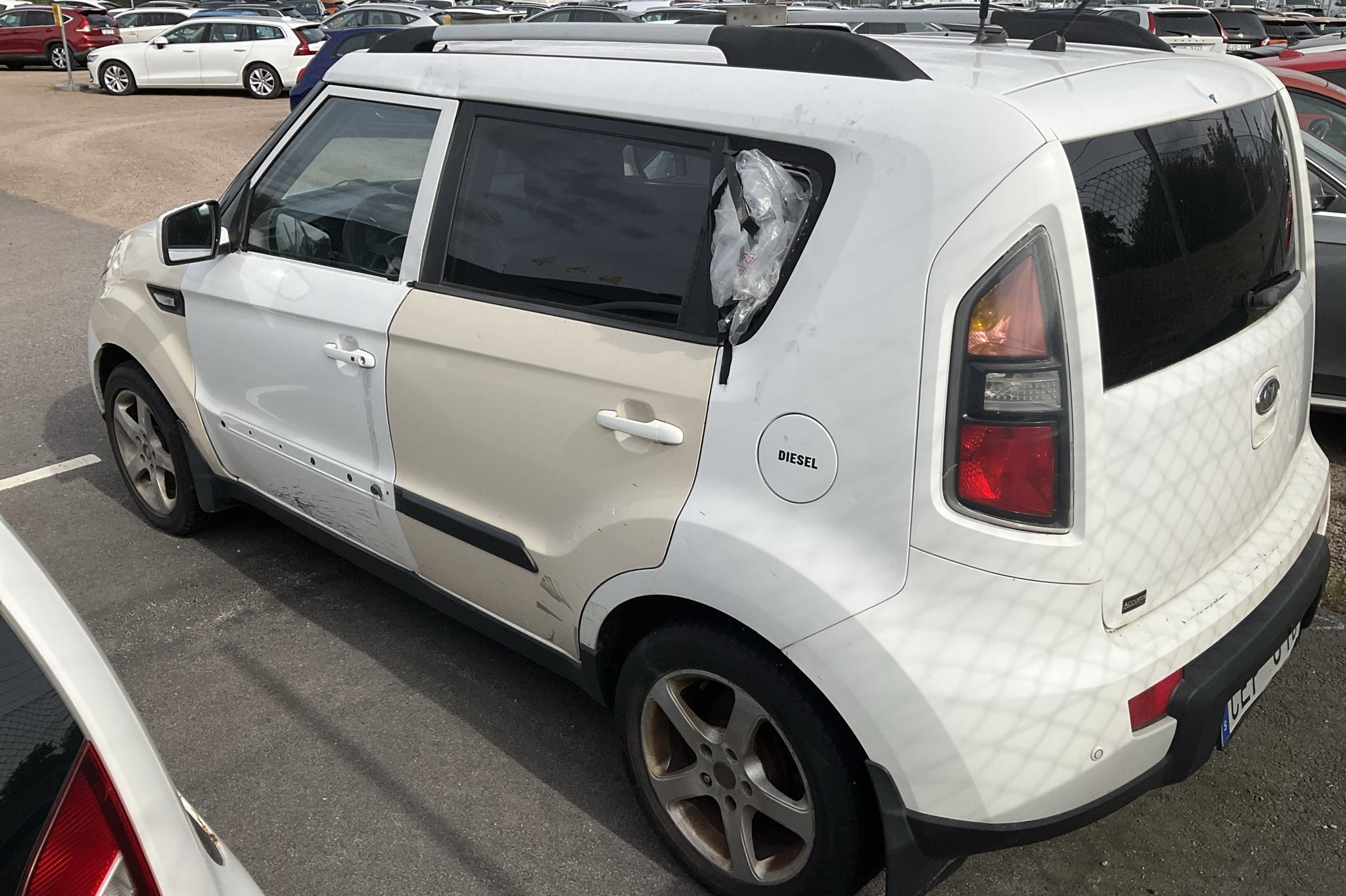 KIA Soul 1.6 CRDi (128hk) - 364 090 km - Automatyczna - biały - 2011