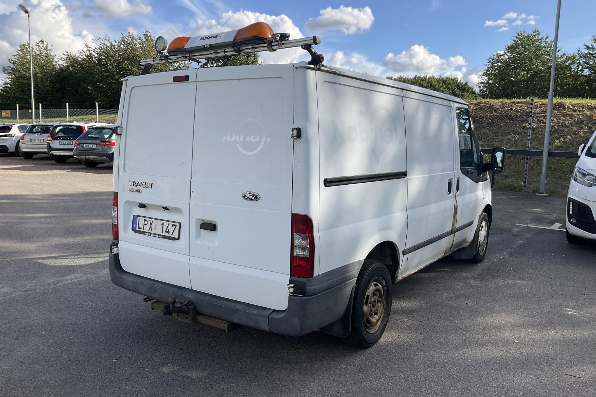 Ford Transit 260 2.2 TDCi Skåp (85hk) - 27 436 mil - Manuell - vit - 2011