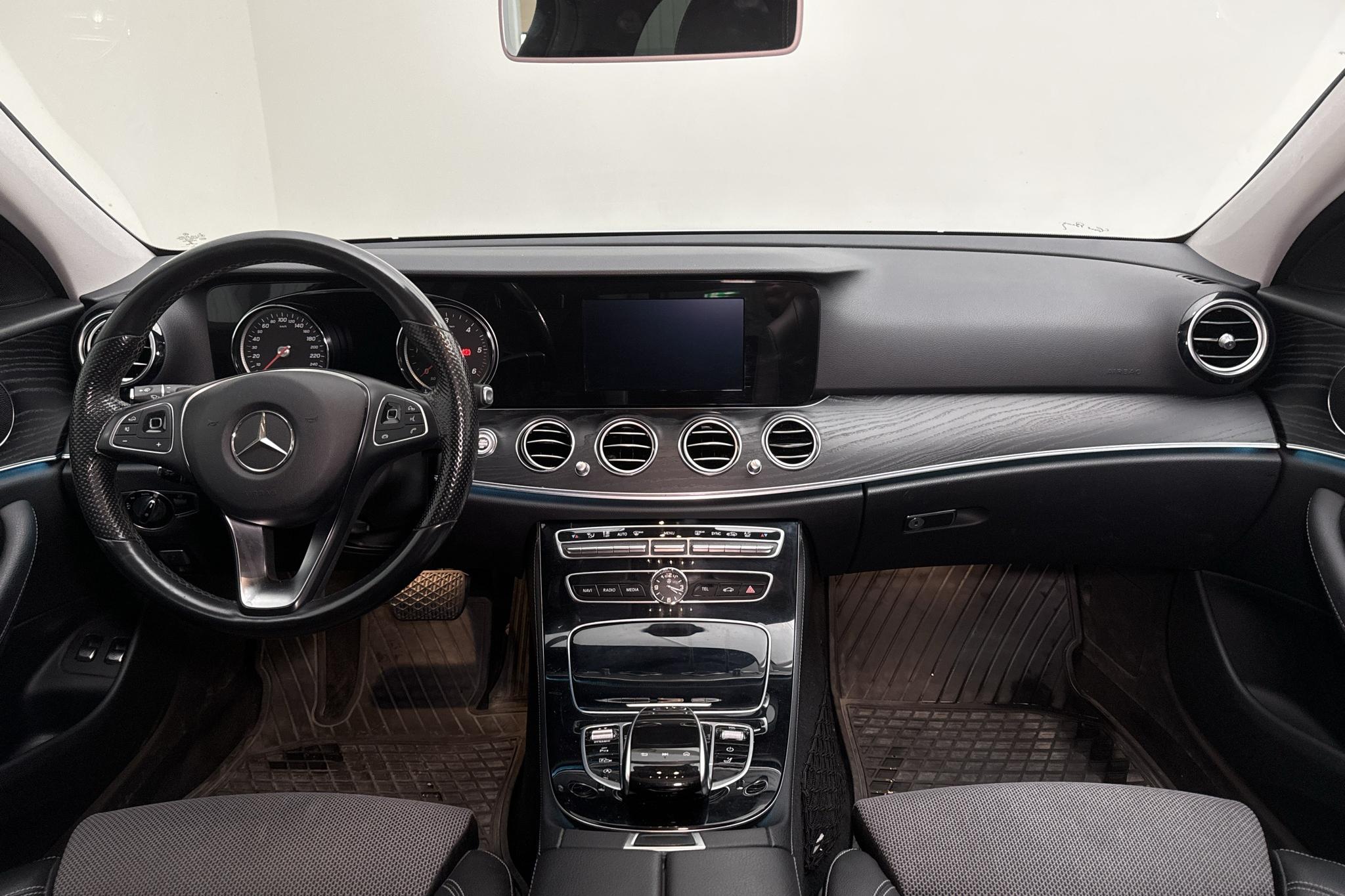 Mercedes E 220 d Kombi S213 (194hk) - 164 860 km - Automaatne - hõbe - 2017