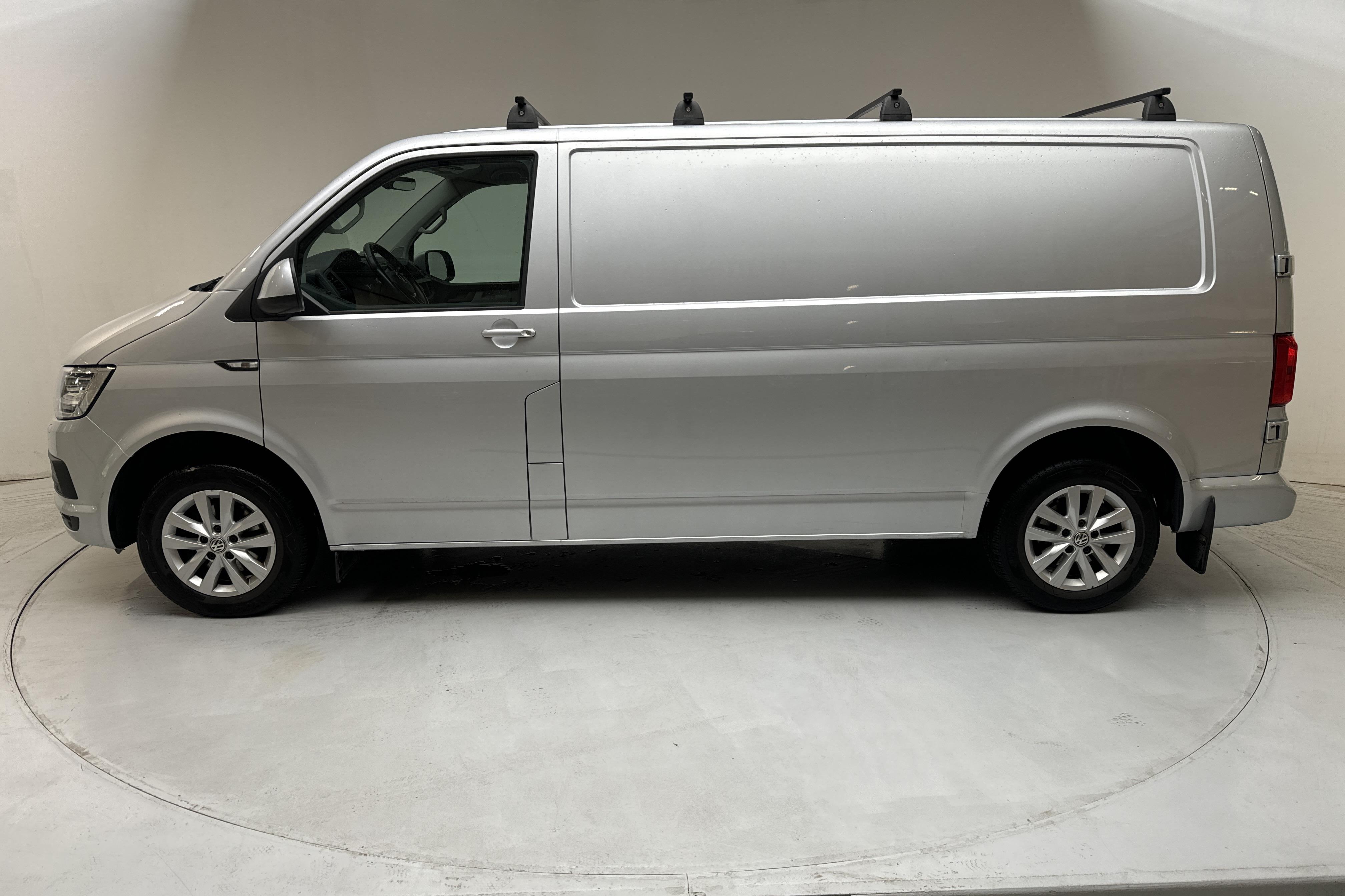 VW Transporter T6 2.0 TDI BMT Skåp (150hk) - 148 420 km - Automatyczna - srebro - 2017