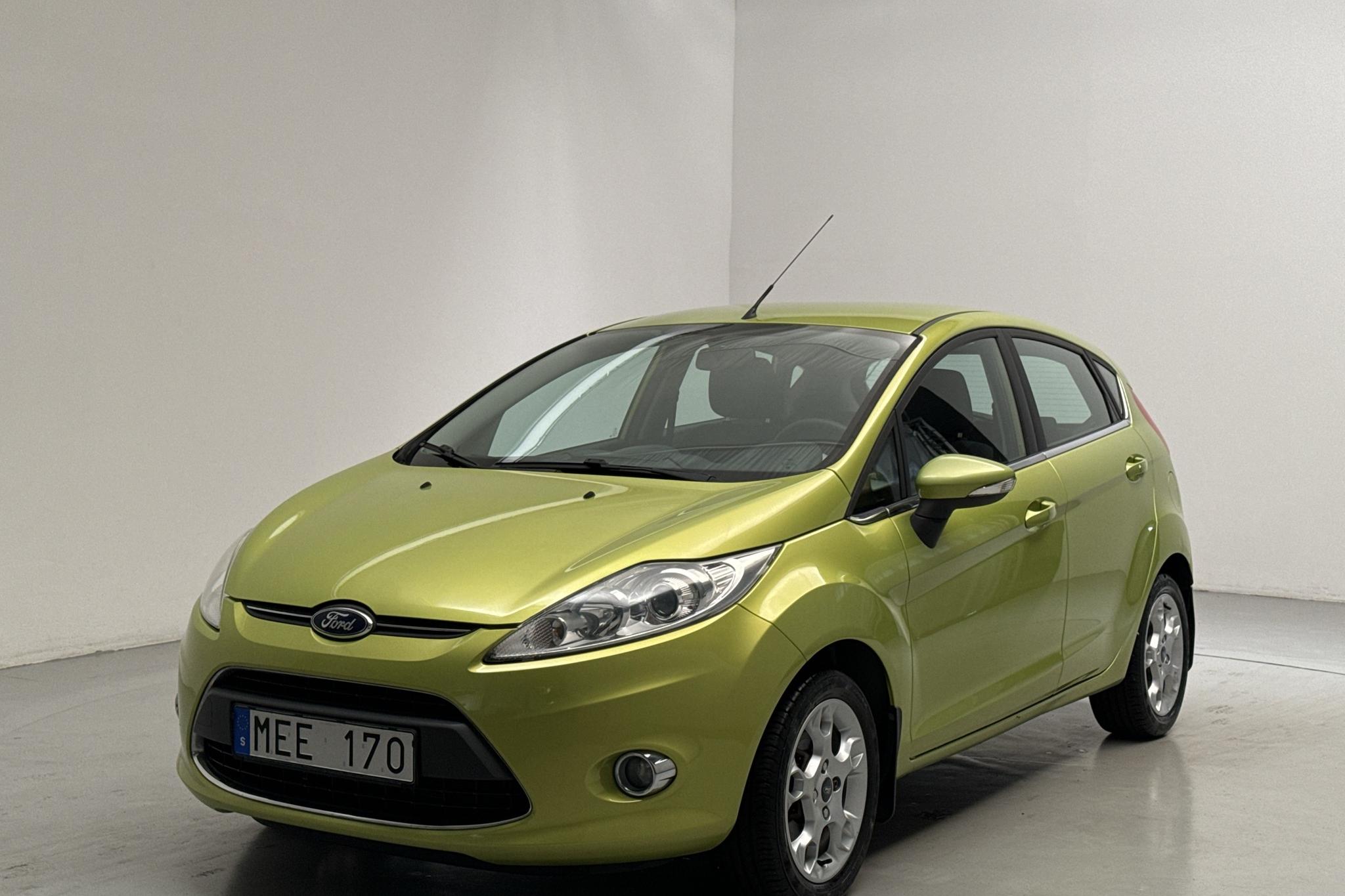 Ford Fiesta 1.25 5dr (82hk) - 14 660 km - Manualna - zielony - 2012