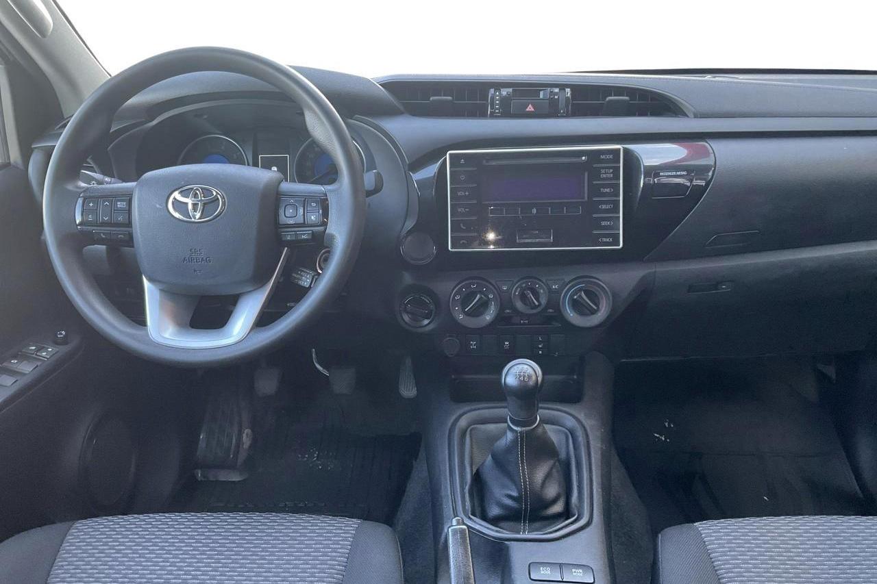 Toyota Hilux 2.4 D 4WD (150hk) - 11 271 mil - Manuell - vit - 2021