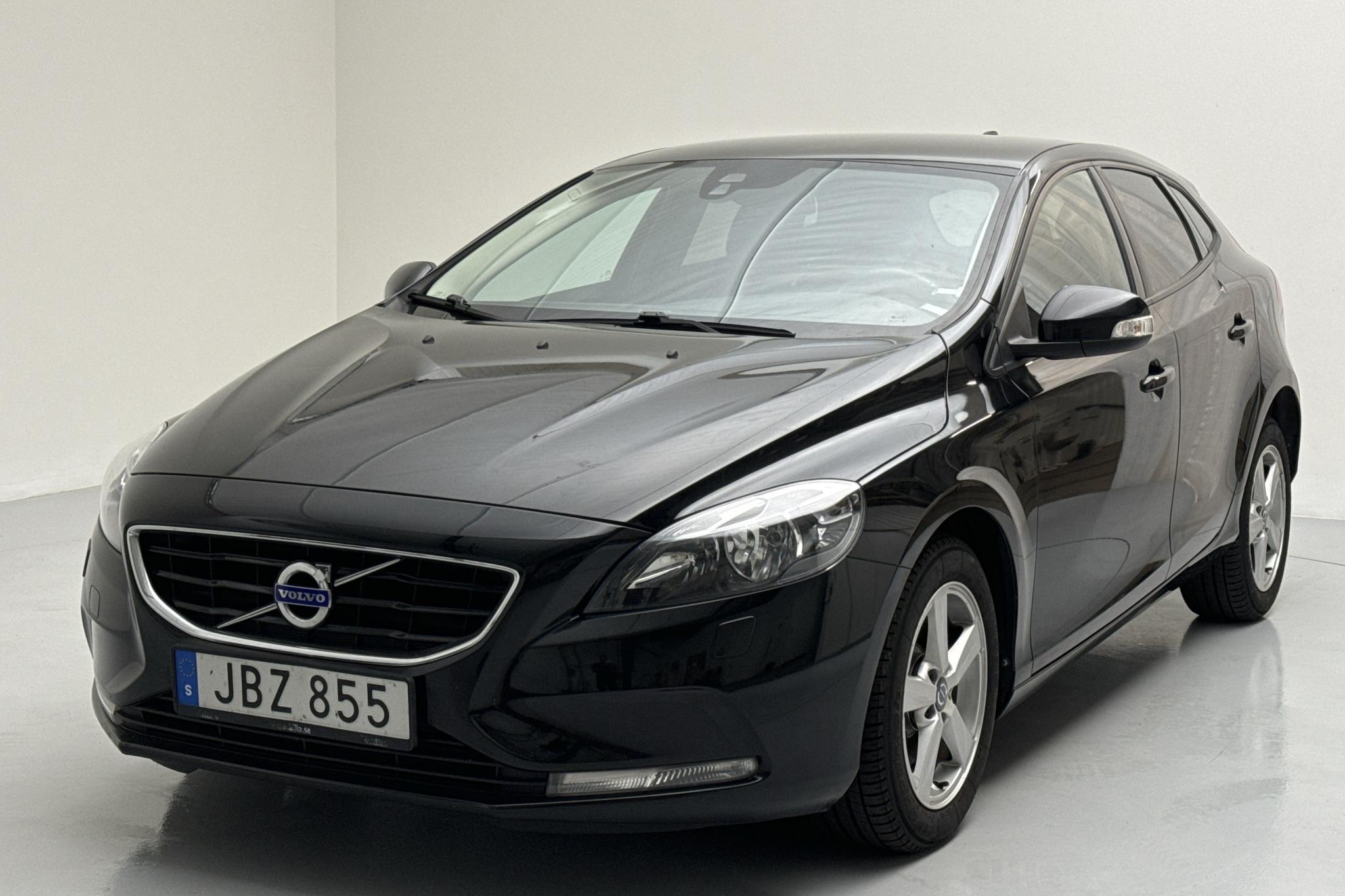 Volvo V40 T2 (122hk) - 93 210 km - Manual - black - 2016