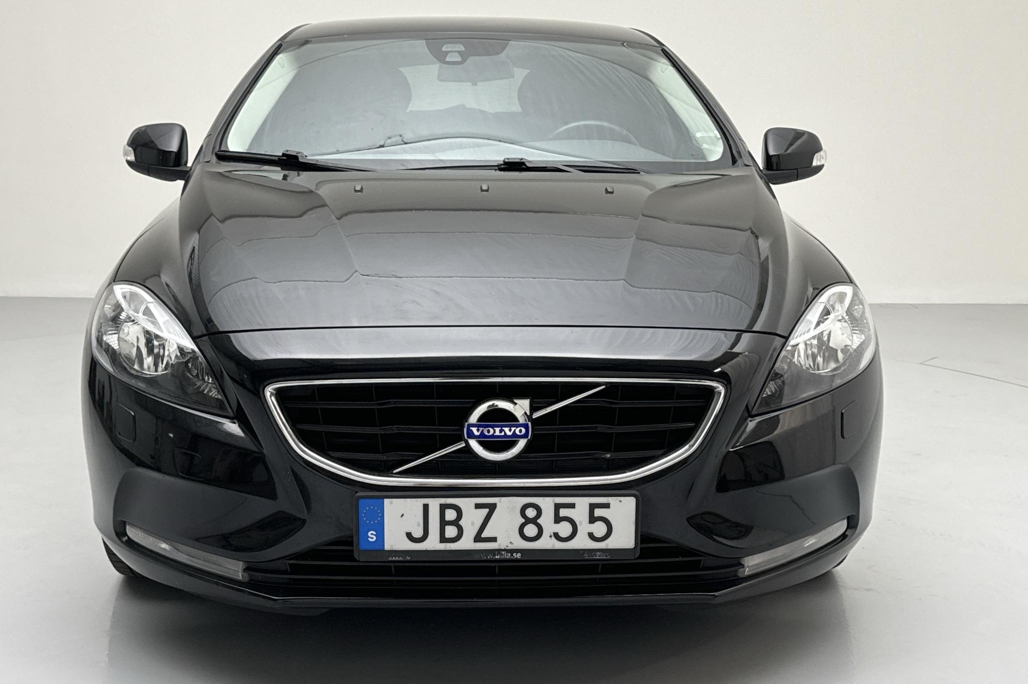 Volvo V40 T2 (122hk) - 9 321 mil - Manuell - svart - 2016