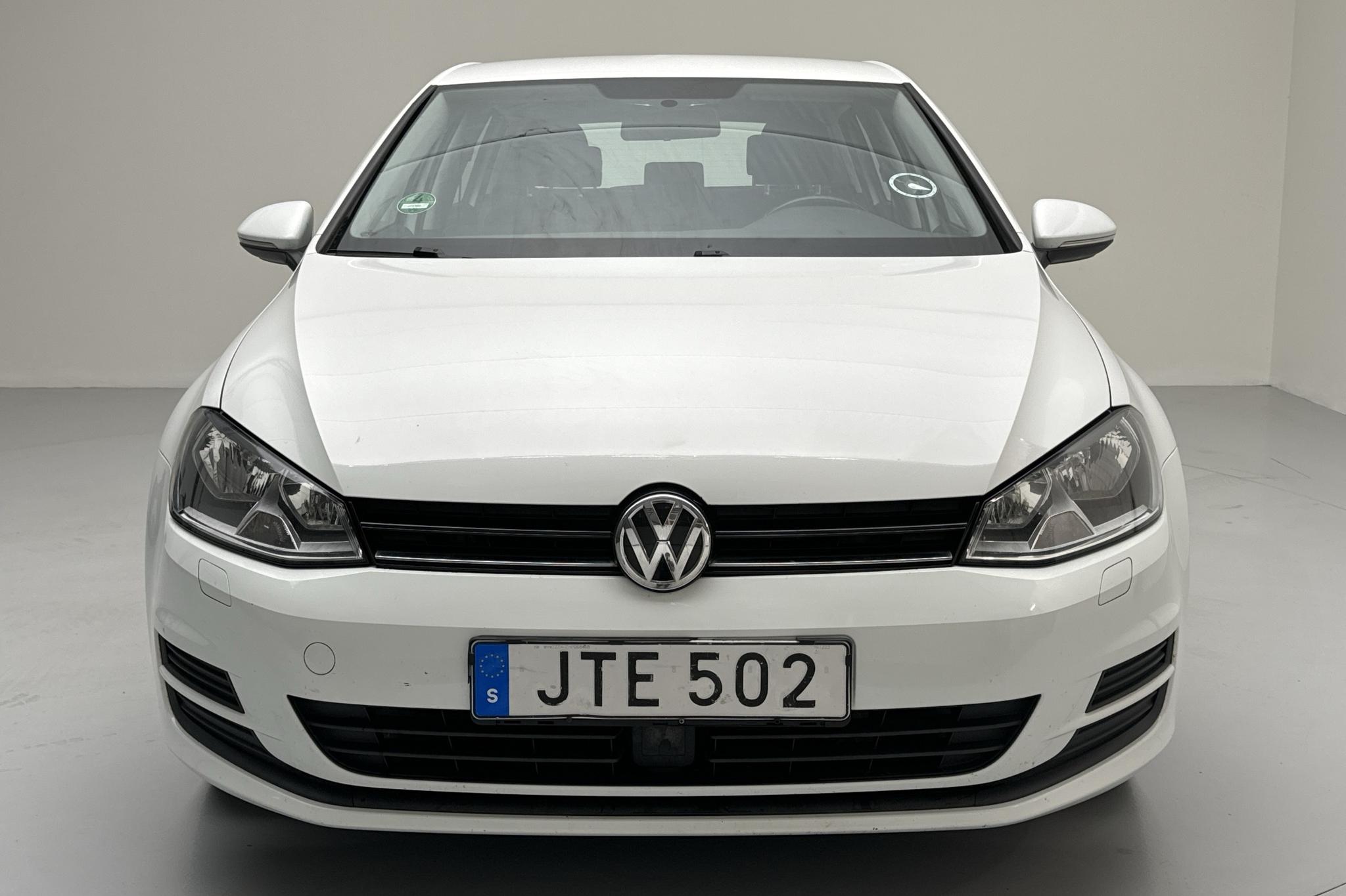 VW Golf VII 1.2 TSI 5dr (110hk) - 129 970 km - Manualna - biały - 2017