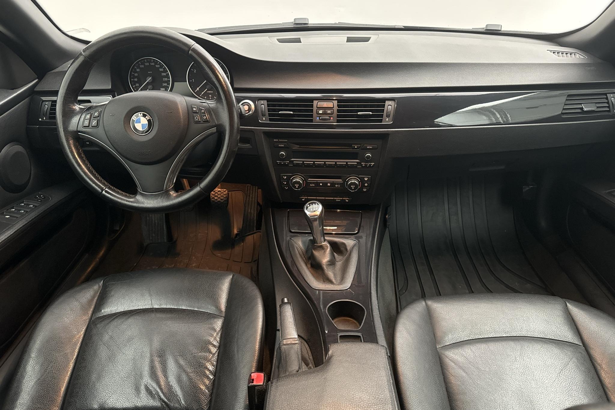 BMW 320i Cabriolet, E93 (170hk) - 148 920 km - Manualna - czarny - 2007